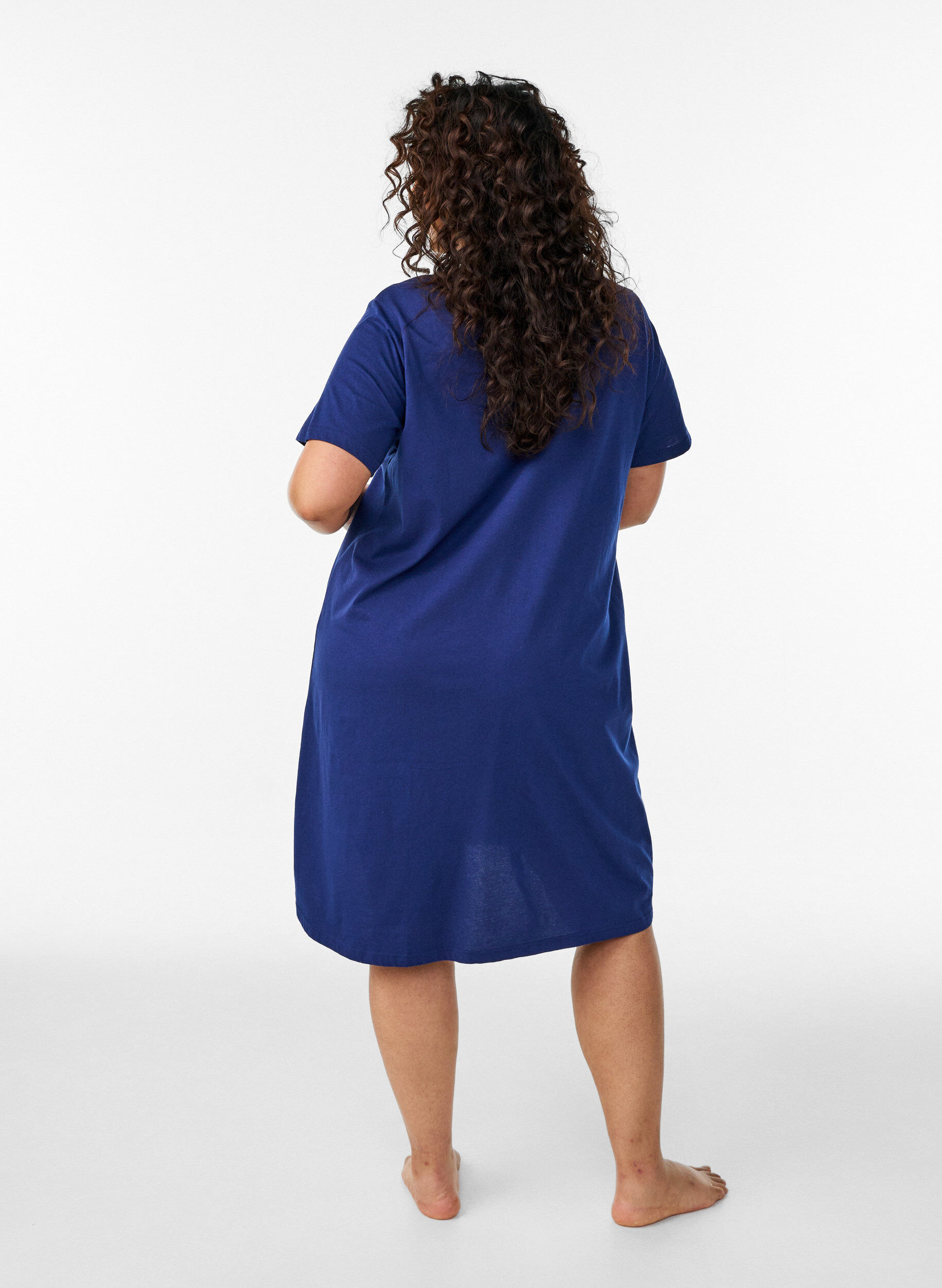 ZizziChemise de nuit en coton biologique et &agrave; col en V, Bleu, Model image number 2