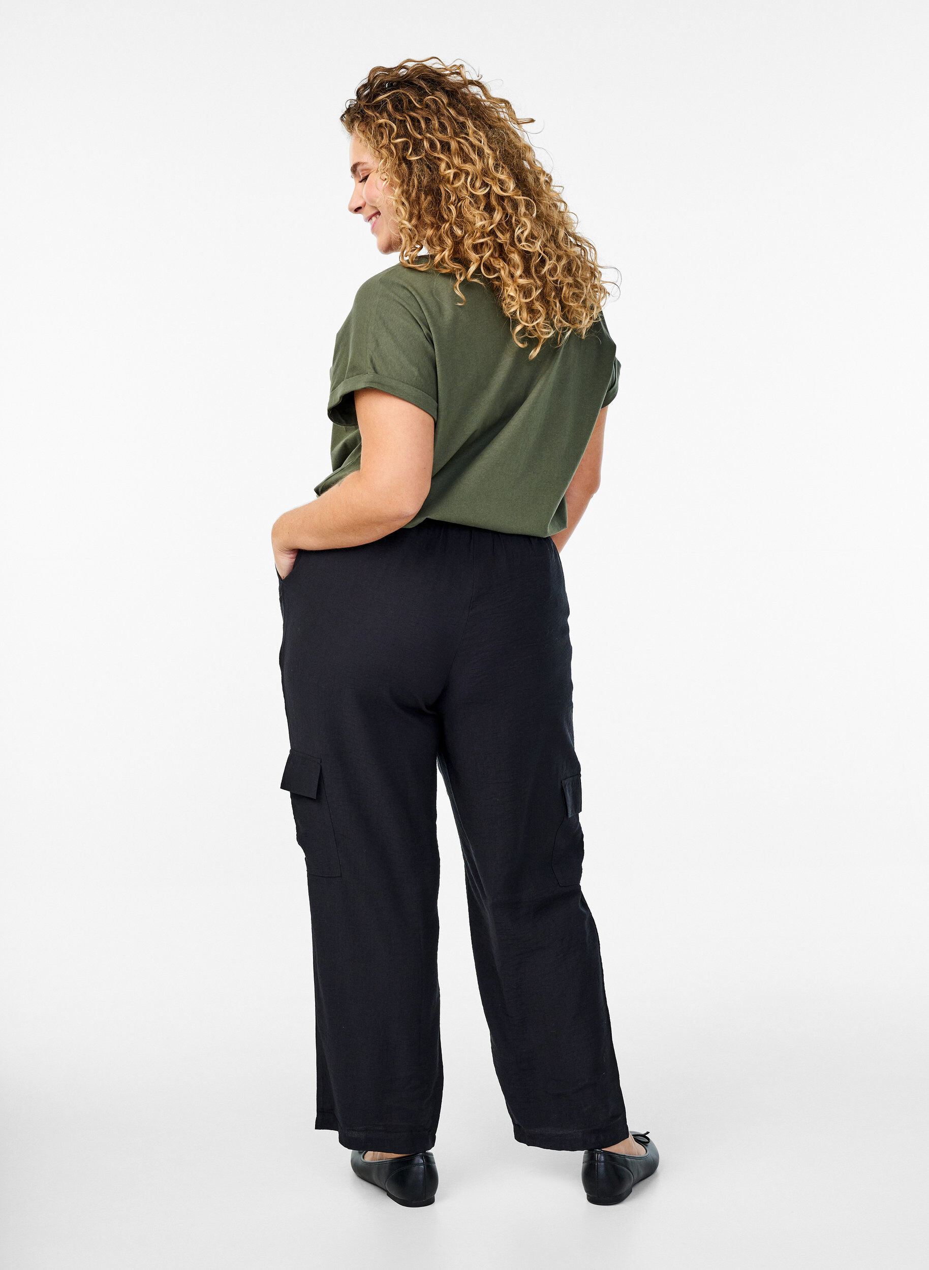 Zizzi Cargohose mit hoher Taille, Schwarz, Model image number 1