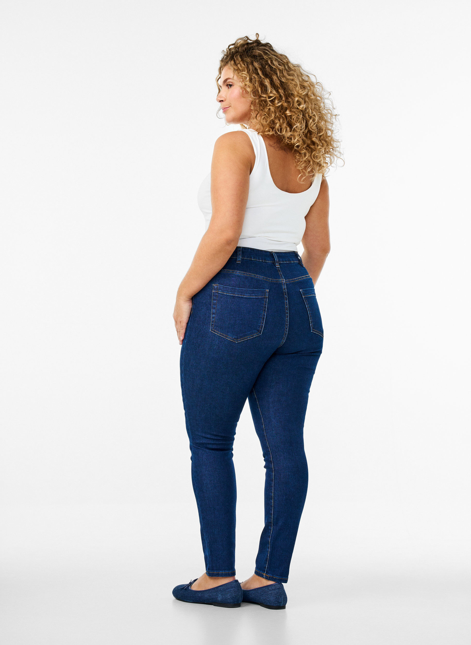 Zizzi Amy Jeans mit hoher Taille und extra schlanker Passform, Blau, Model image number 1