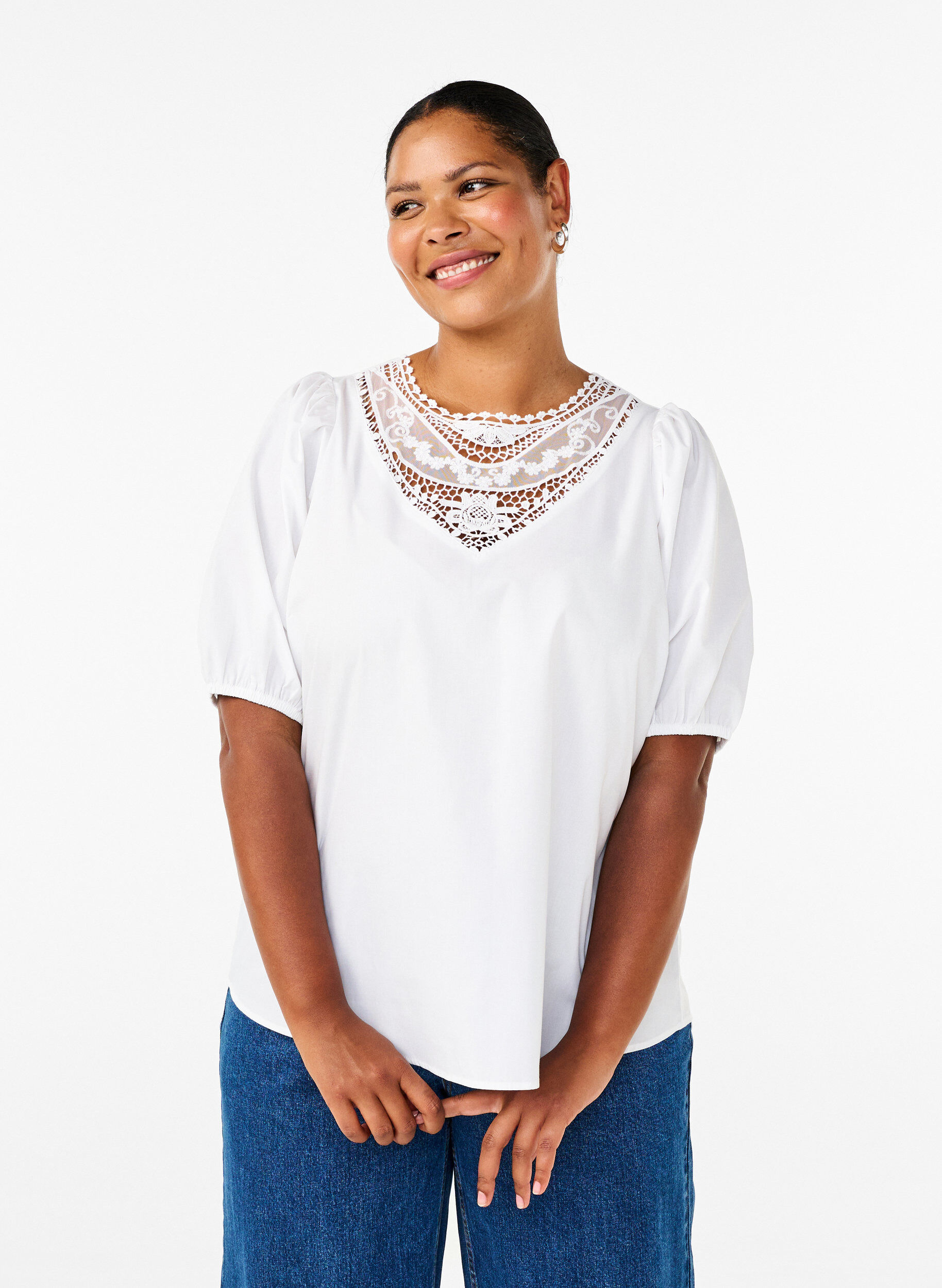 Zizzi Kurz&auml;rmelige Bluse mit Spitzendetail, Bright White, Model image number 0