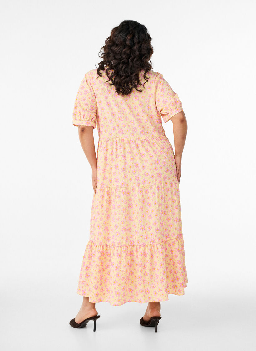 Kn&ouml;chellanges Kleid mit kurzen &Auml;rmeln und gestuften Volants, Gelb, Model image number 1