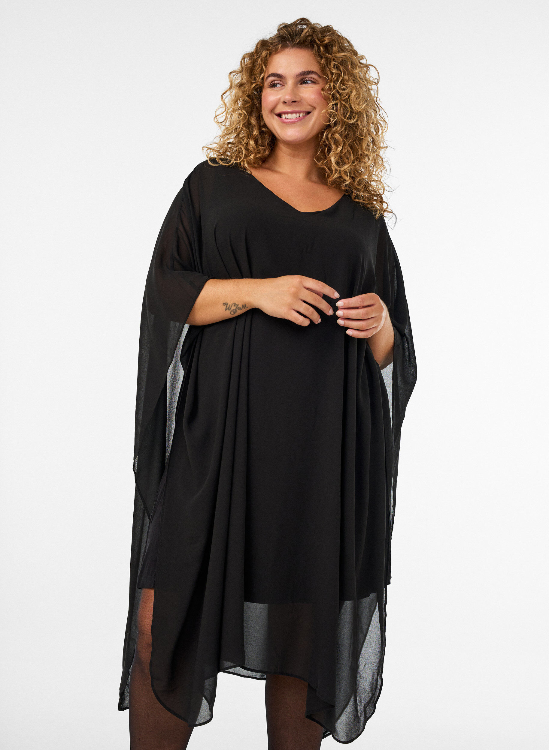 ZizziKurzes Chiffonkleid mit V-Ausschnitt, Schwarz, Model image number 2