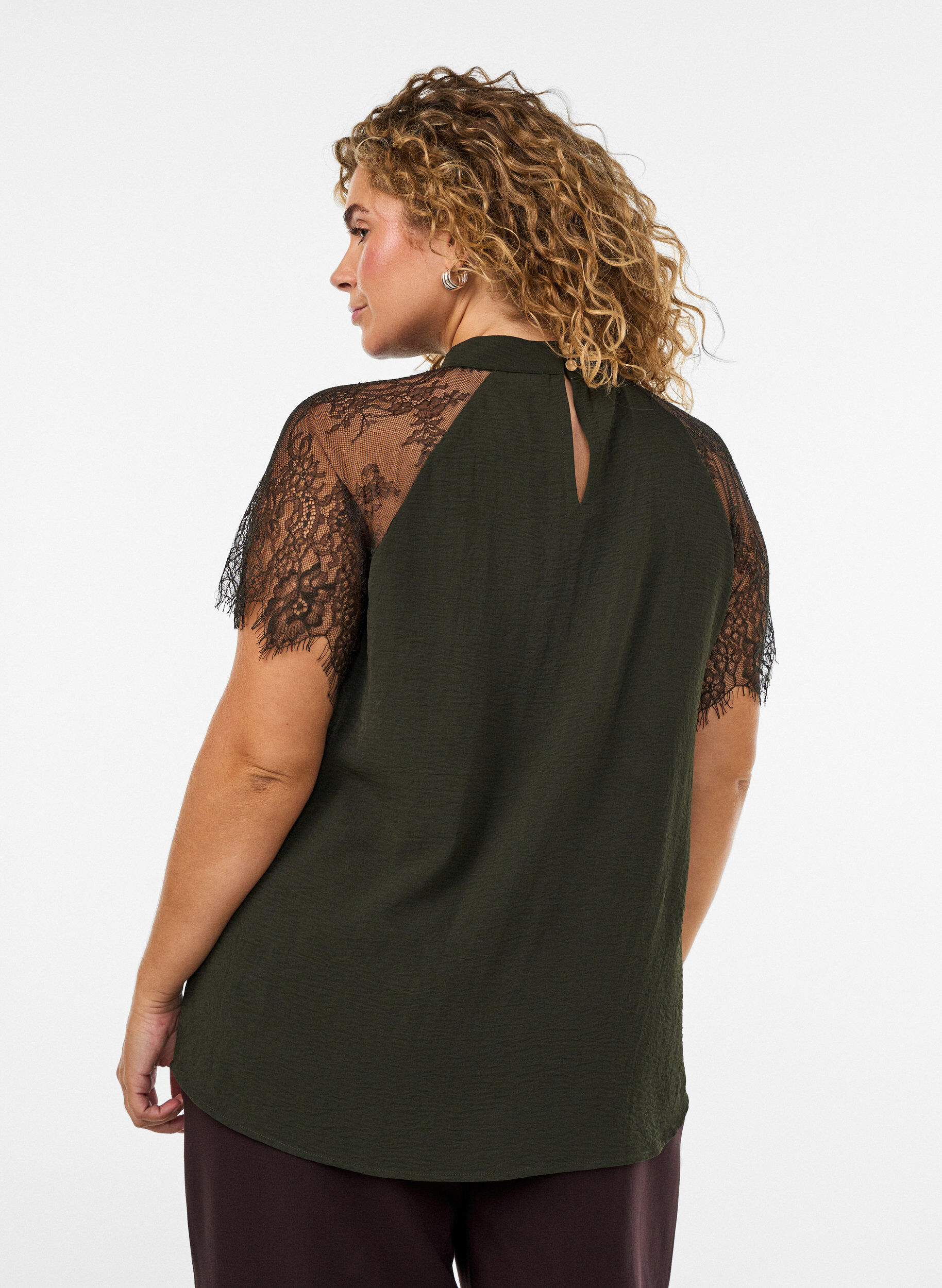 ZizziBlouse &agrave; col montant avec manches courtes en dentelle, Vert fonc&eacute;, Model image number 2