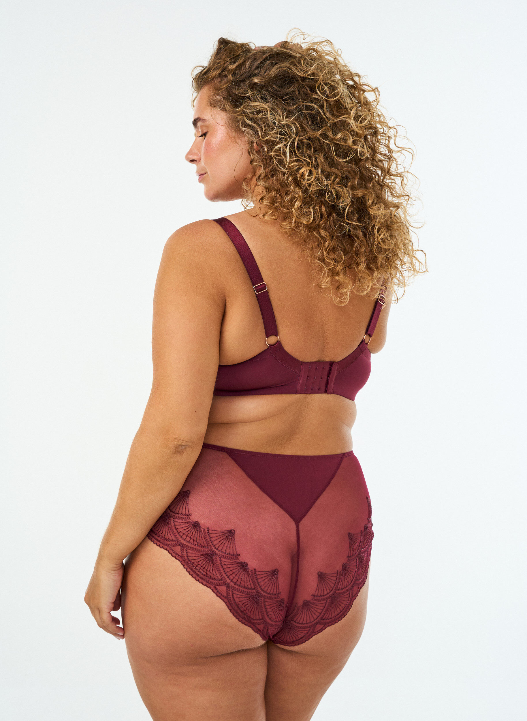 ZizziCulotte avec maille et finitions en dentelle brod&eacute;e, Bordeaux, Model image number 1