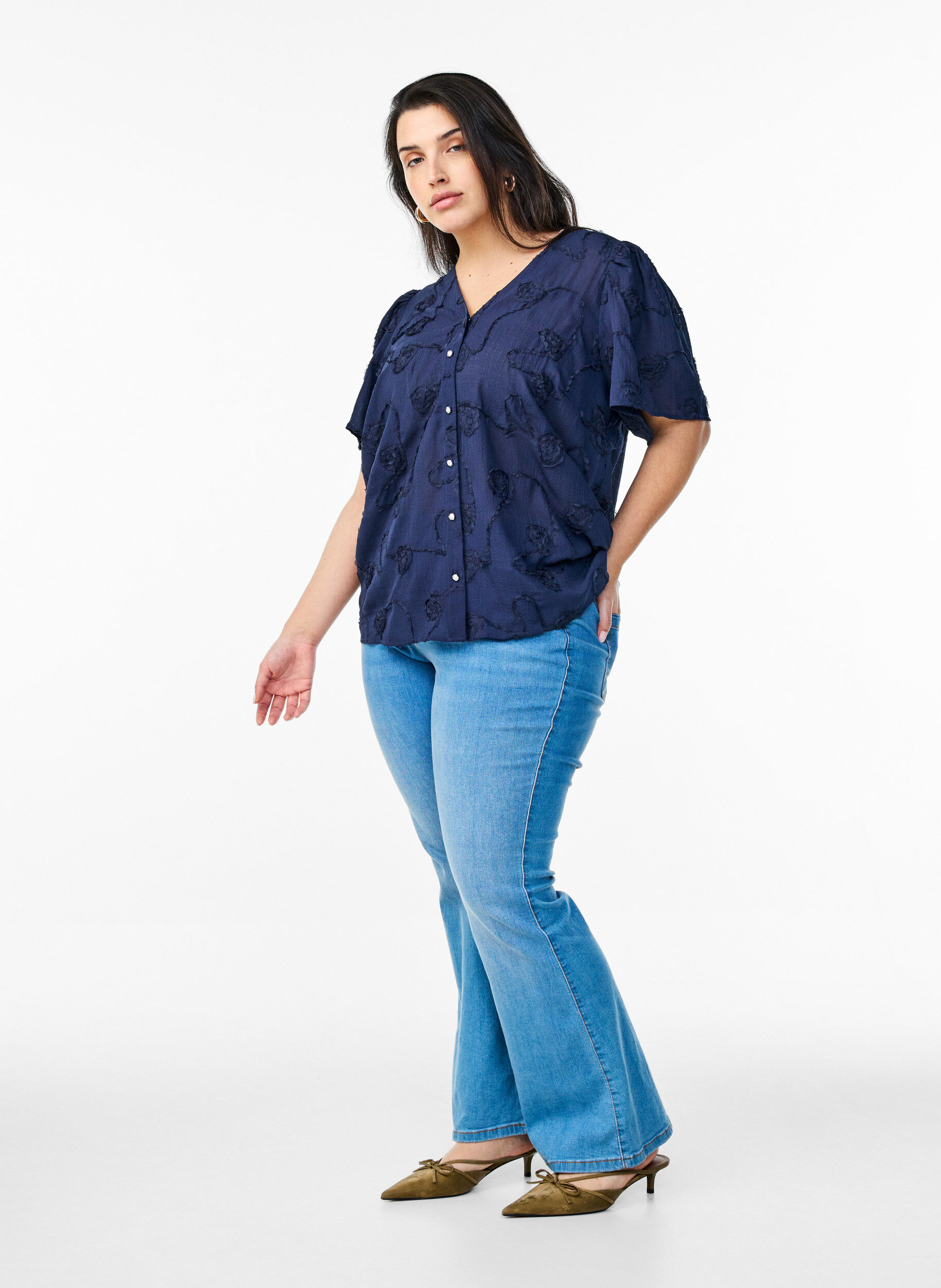 Zizzi Chemisier &agrave; manches courtes avec effet floral 3D, Bleu, Model image number 1