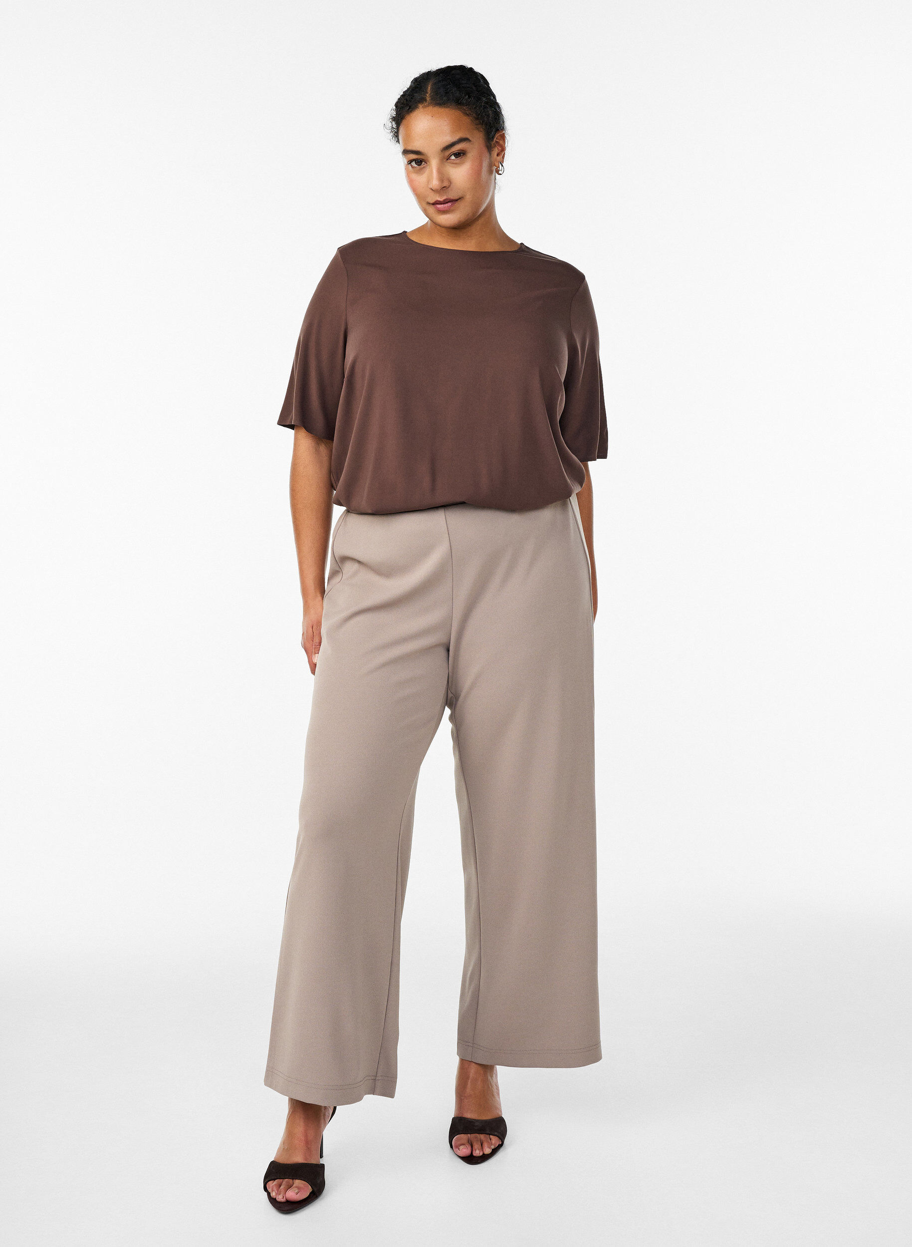 Zizzi FLASH - Chemisier tiss&eacute; &agrave; manches courtes et col rond, Marron, Model image number 1