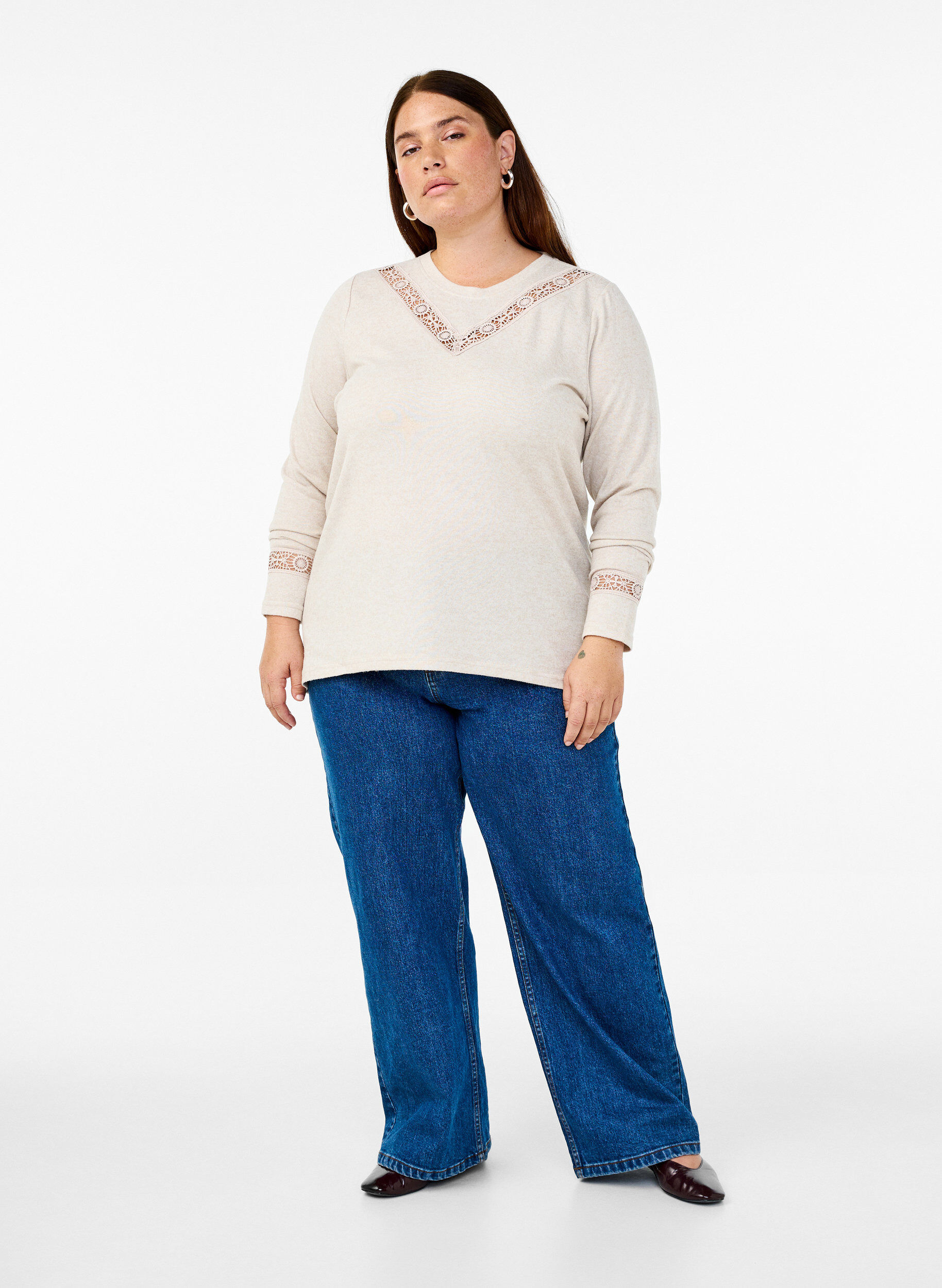 Zizzi Chemisier orn&eacute; de broderies et &agrave; manches longues, Beige, Model image number 1