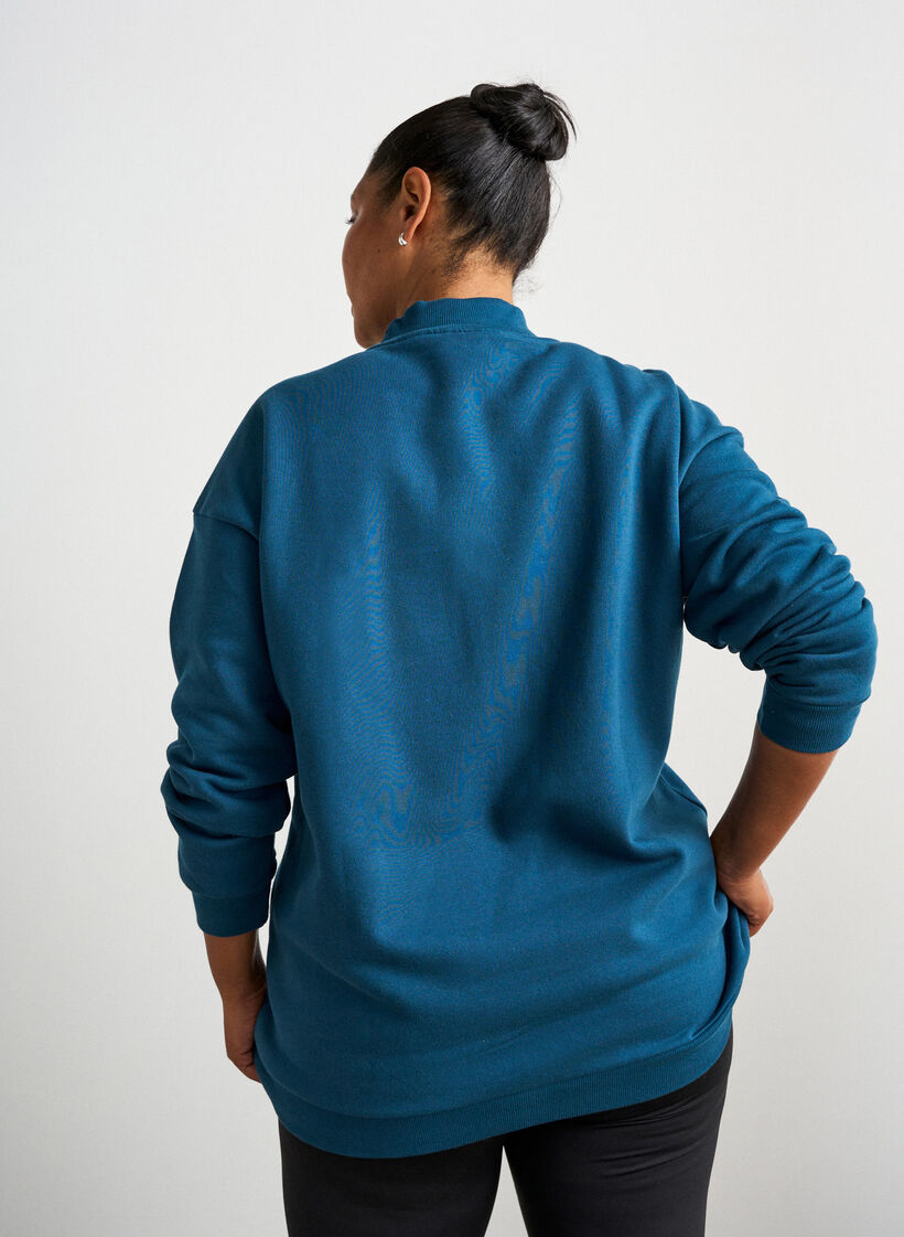 Langes Sweatshirt mit Stehkragen und gesticktem Text, Blau, Model image number 2
