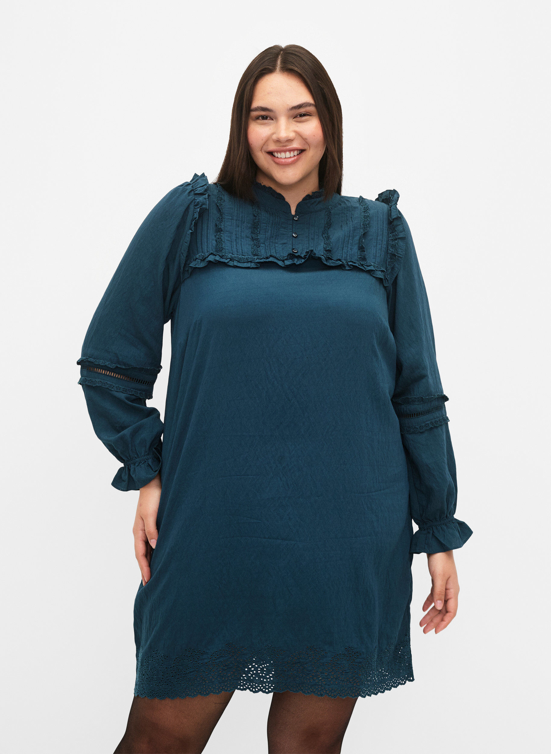 Zizzi Kleid aus Viskose mit Lochstickerei und R&uuml;schendetails, Reflecting Pond, Model image number 0