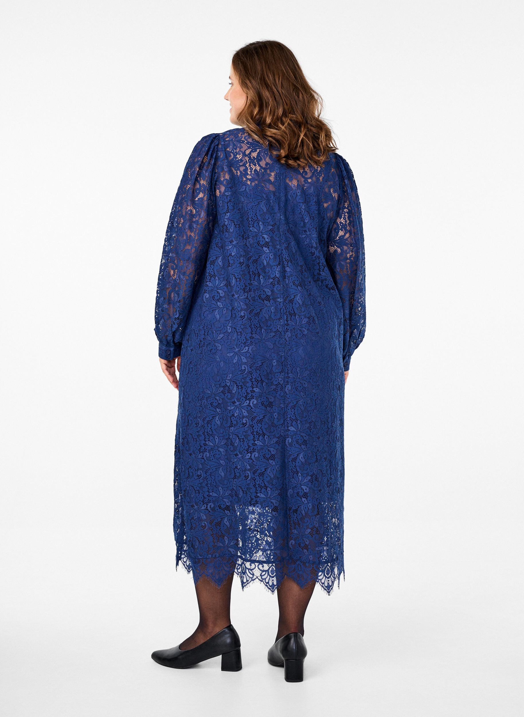 Zizzi Robe en dentelle &agrave; manches longues avec col montant, Estate Blue, Model image number 1