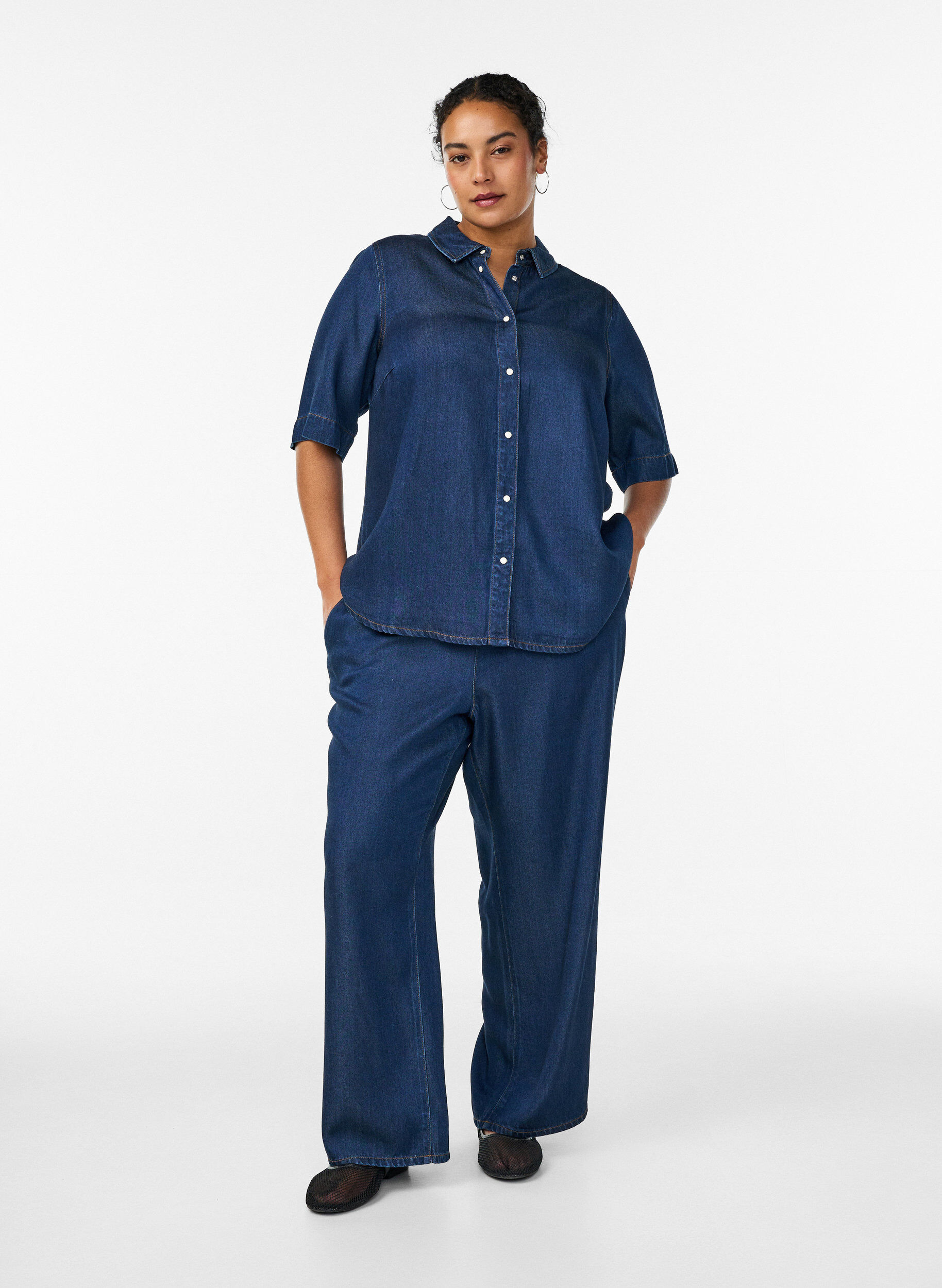 Zizzi Weite Lyocellhose in Denim-Optik, Blau, Model image number 0