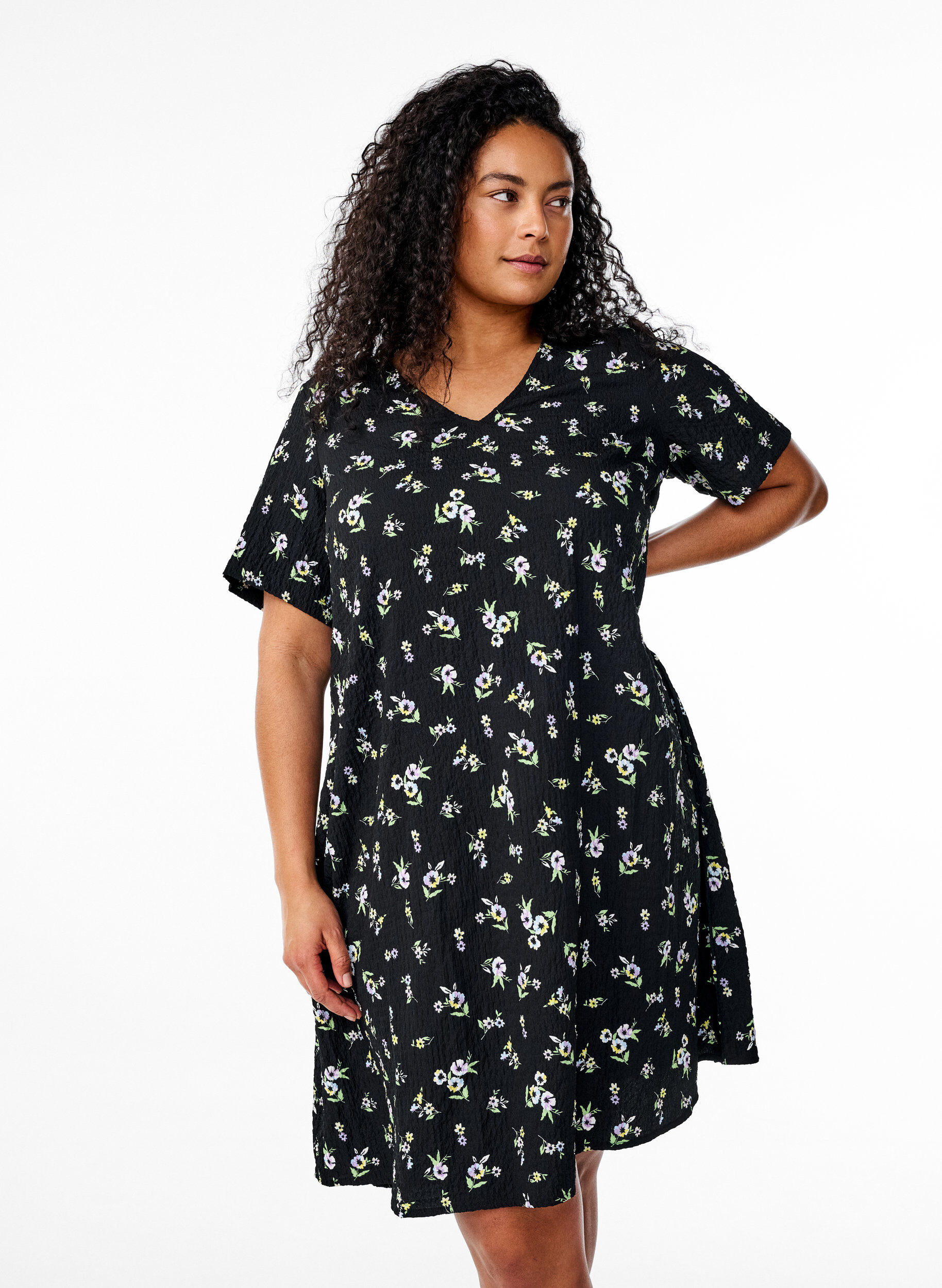 Zizzi FLASH - Kleid mit kurzen &Auml;rmeln und V-Ausschnitt, Schwarz, Model image number 0
