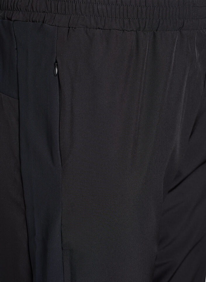 Pantalon d&rsquo;entra&icirc;nement l&eacute;ger dot&eacute; de poches, Noir, Packshot image number 2