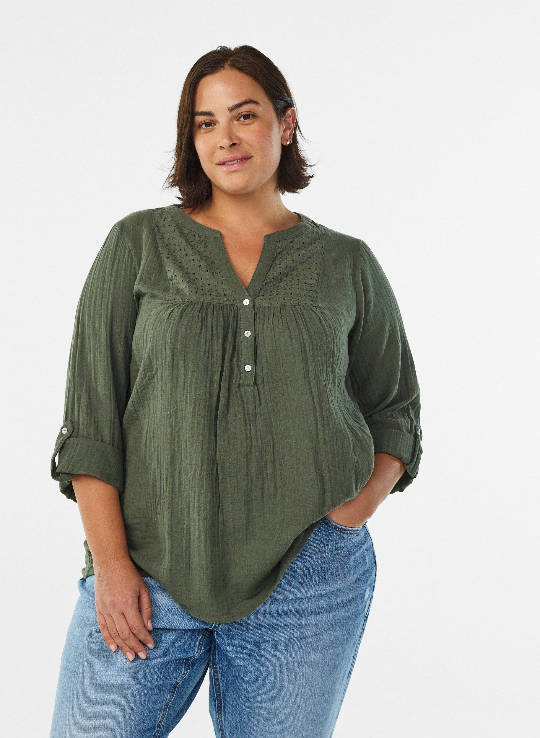 Zizzi Bluse aus Baumwollmusselin mit Lochstickerei, Gr&uuml;n, Model image number 0