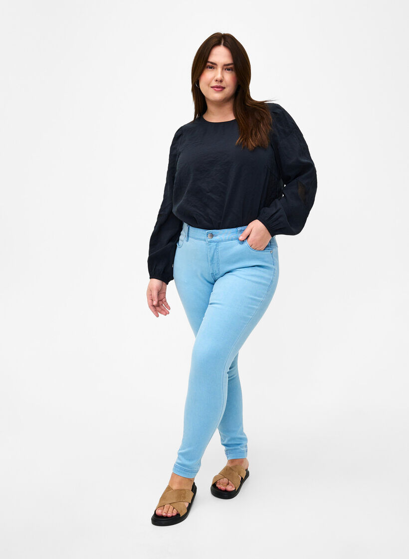 Chemisier en TENCEL™ Modal avec des broderies, Black, Model image number 2