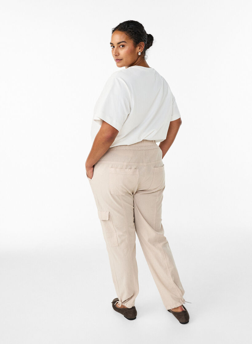Pantalon cargo ample en coton, Beige, Model image number 1