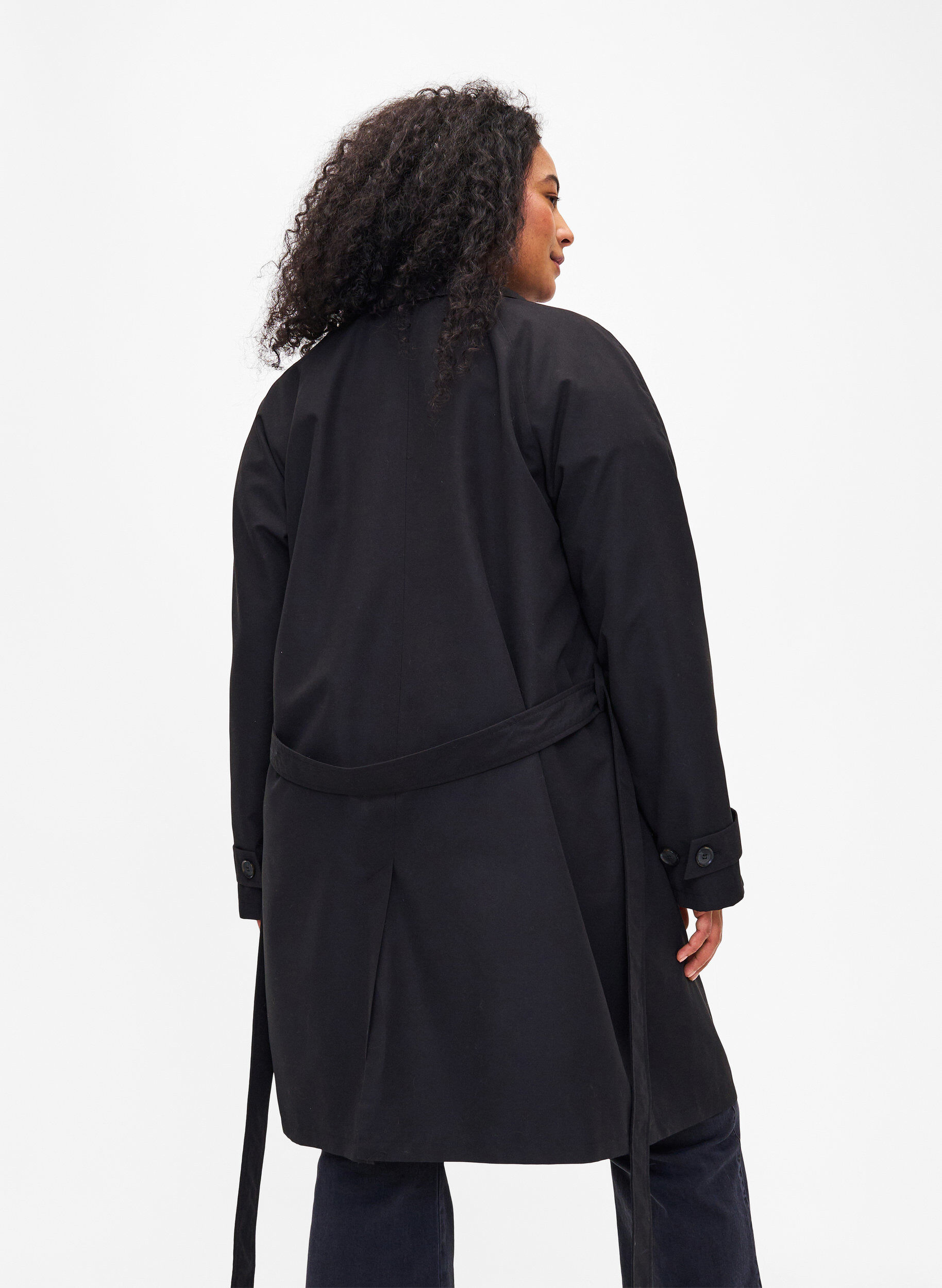 Zizzi Trenchcoat mit G&uuml;rtel und Schlitz, Black, Model image number 1