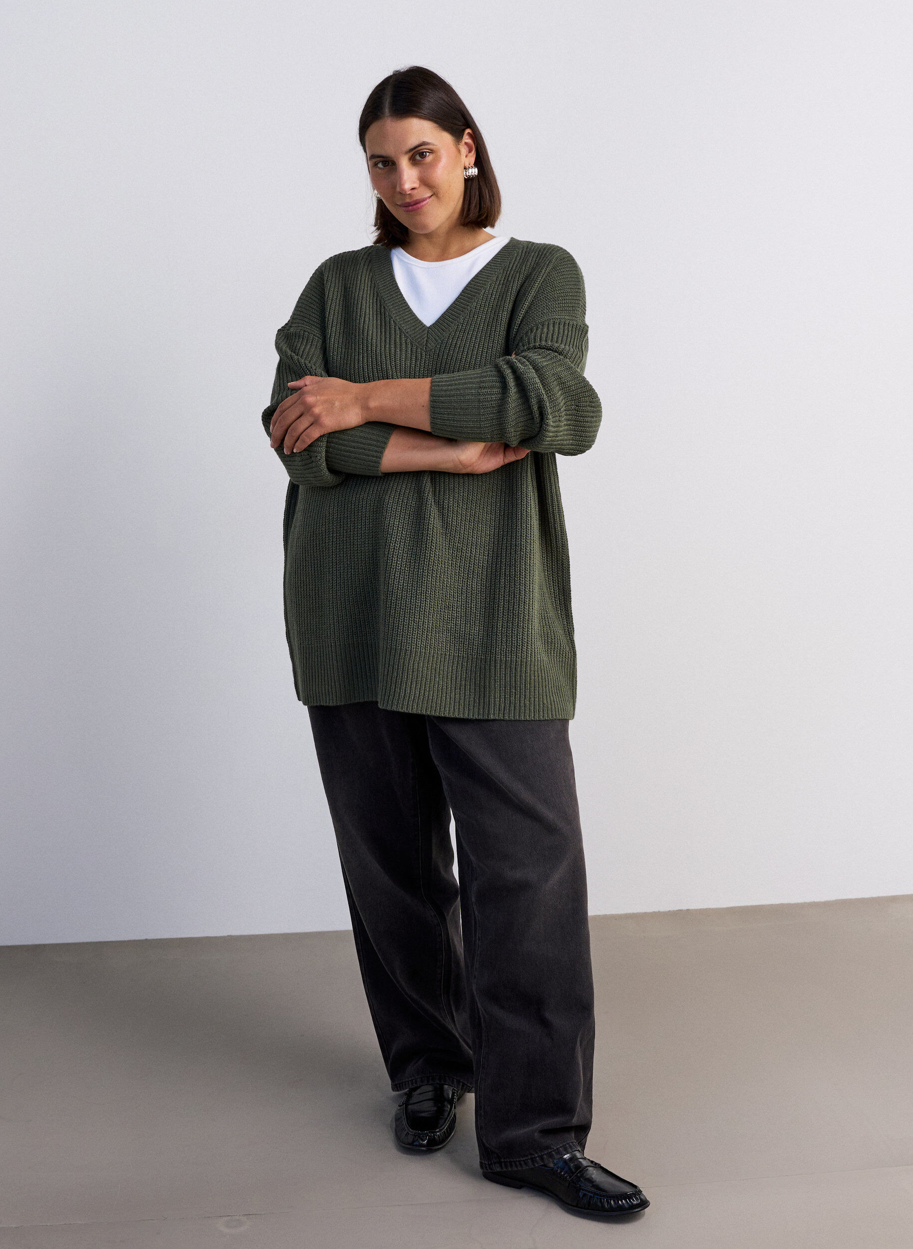 ZizziLange Rippstrickbluse mit V-Ausschnitt, Gr&uuml;n, Model image number 1