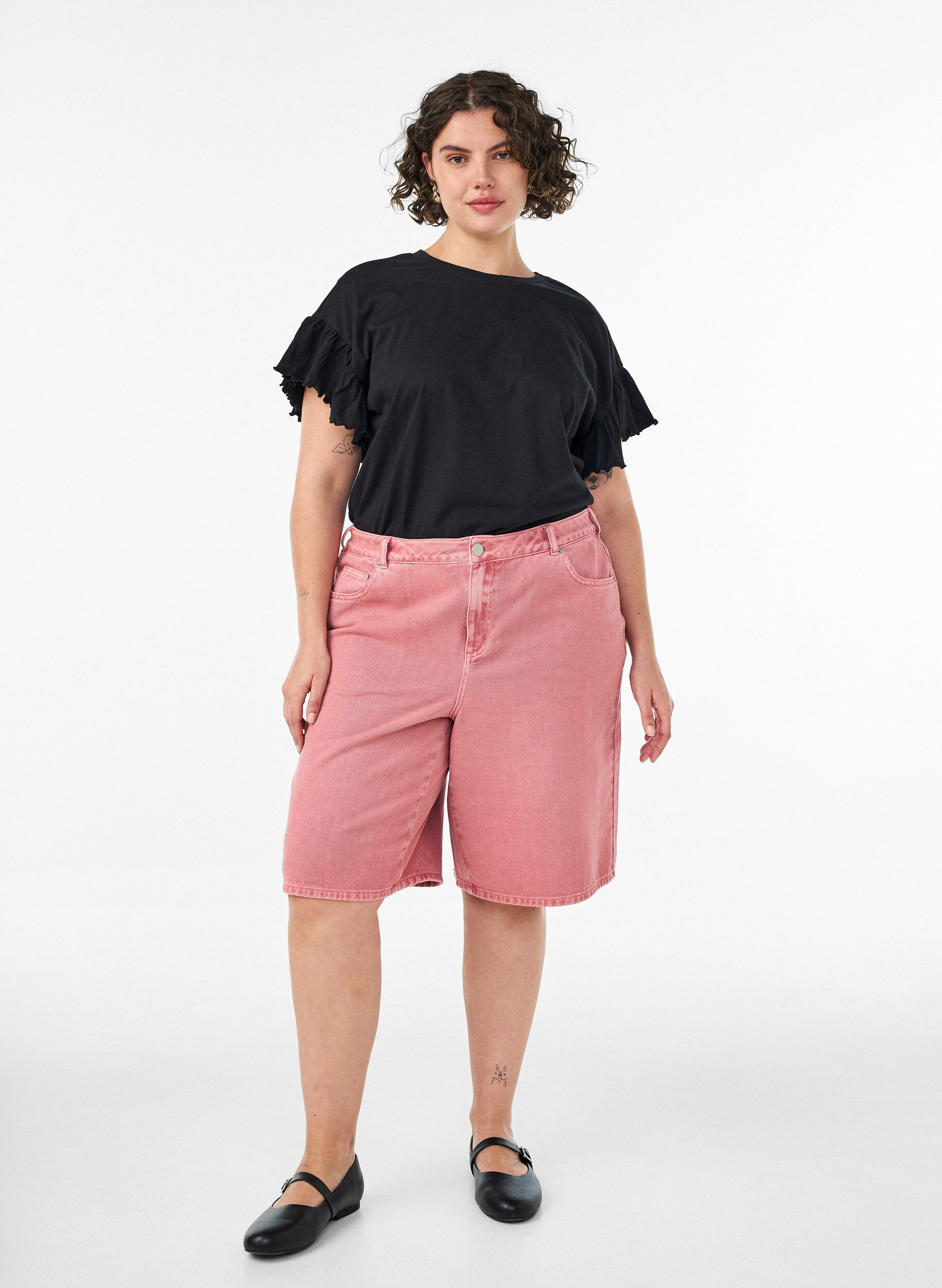 ZizziT-Shirt aus Bio-Baumwolle mit R&uuml;schen&auml;rmeln, Schwarz, Model image number 1