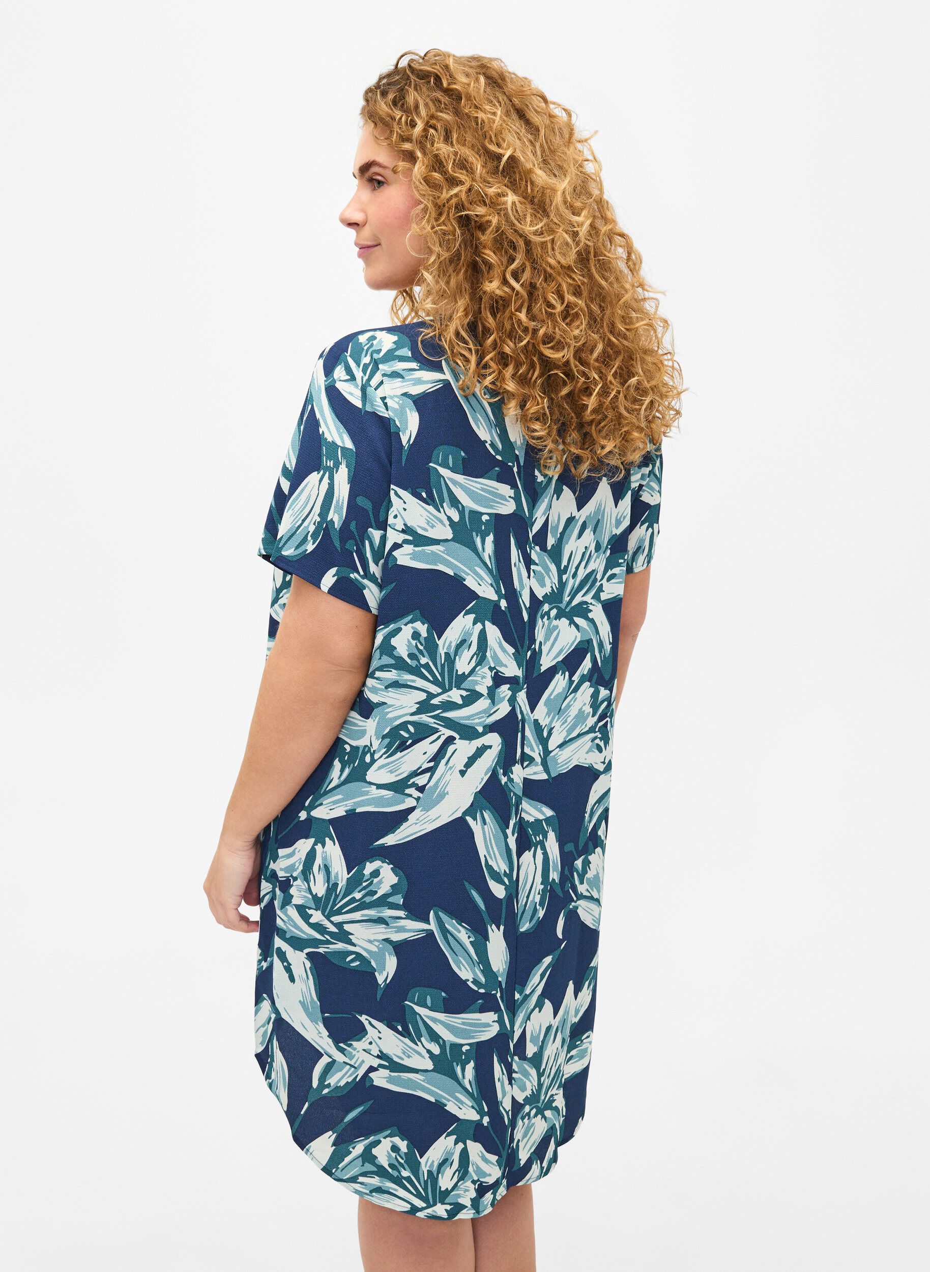 Zizzi Kleid mit Aufdruck und kurzen &Auml;rmeln, Blau, Model image number 2