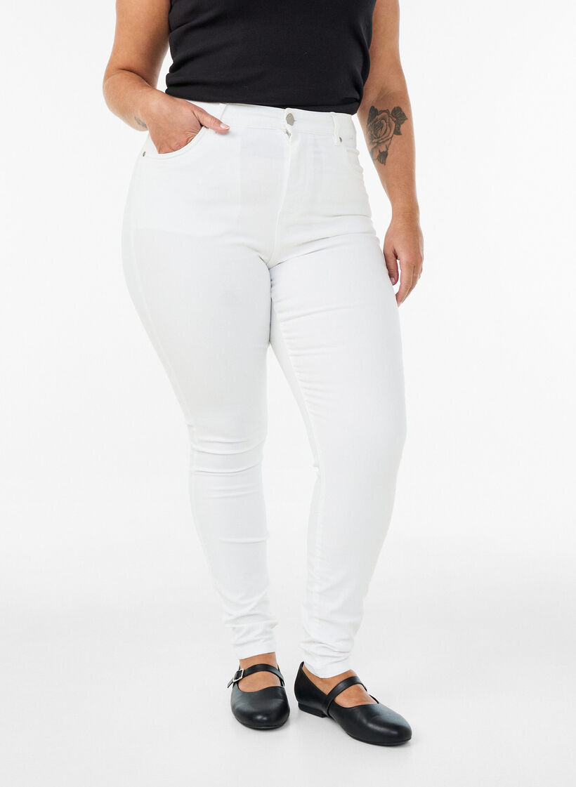 Amy Super Slim Fit Jeans mit hoher Taille, Wei&szlig;, Model image number 2