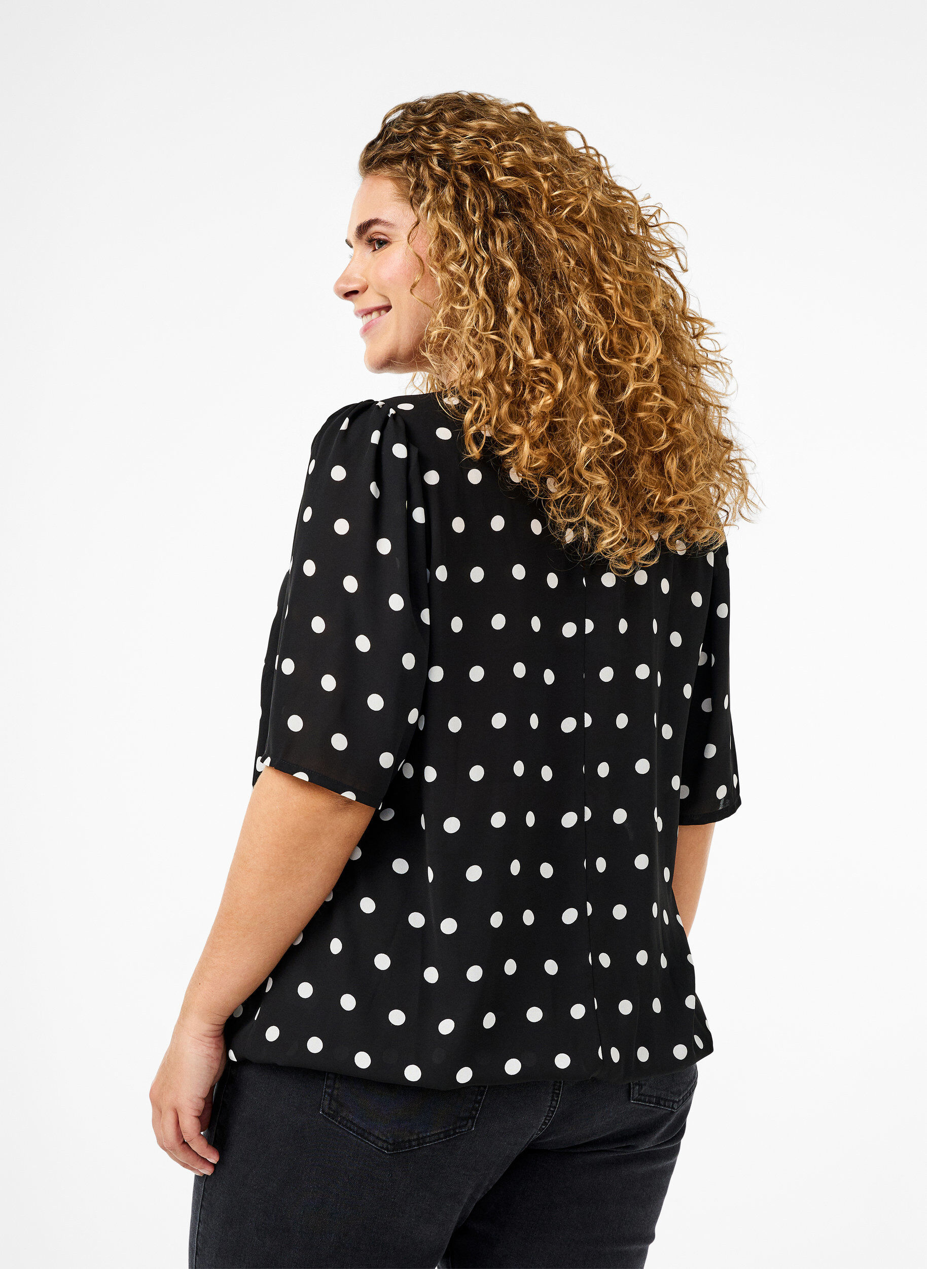 Zizzi Gepunktete Bluse mit kurzen &Auml;rmeln, Black W. White Dot, Model image number 1
