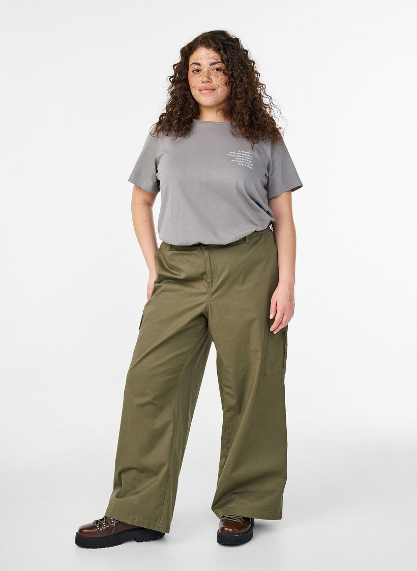 T-Shirt aus Baumwolle mit Print auf Vorder- und R&uuml;ckseite, Grau, Model image number 1