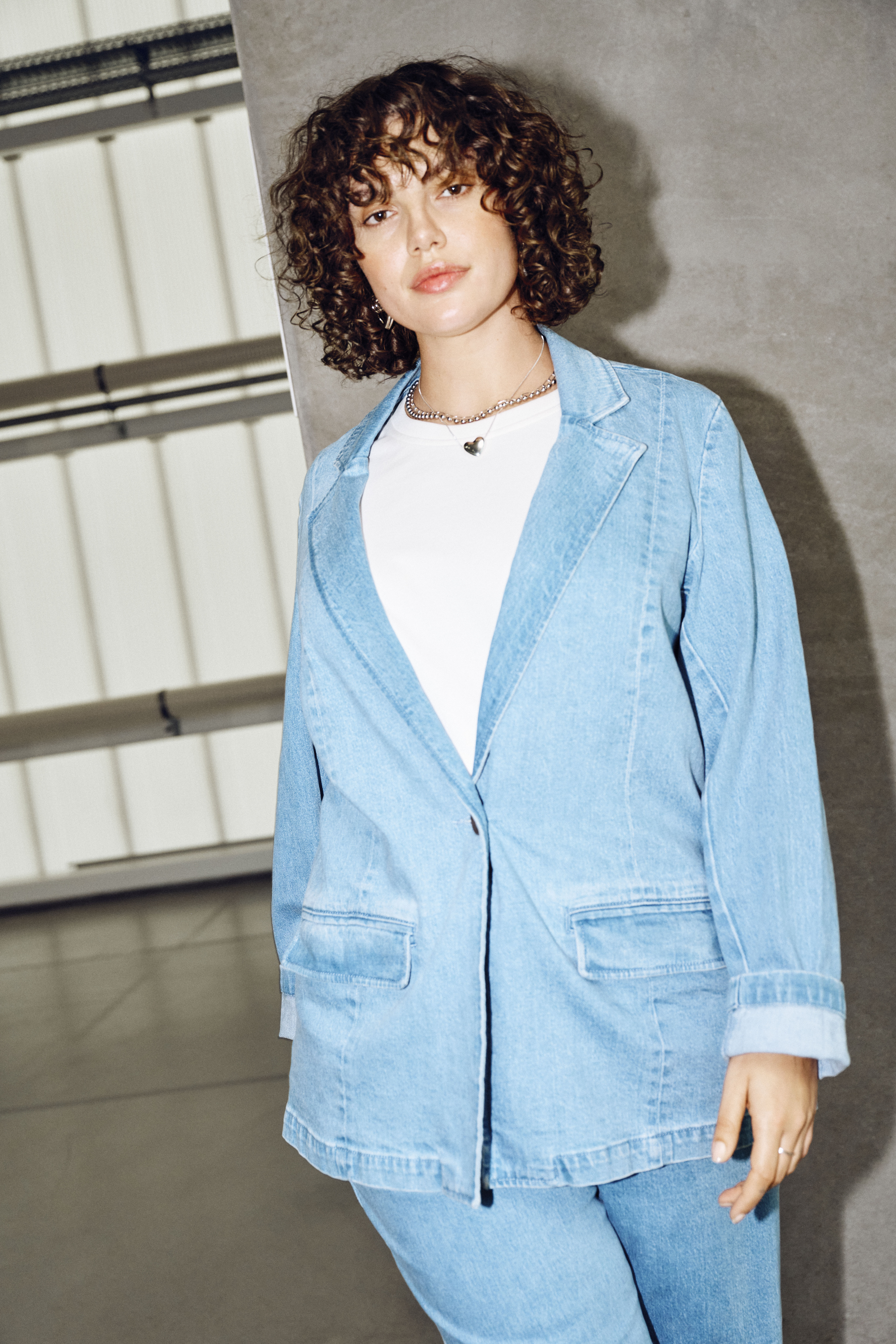 Zizzi Le look blazer en denim, , Model