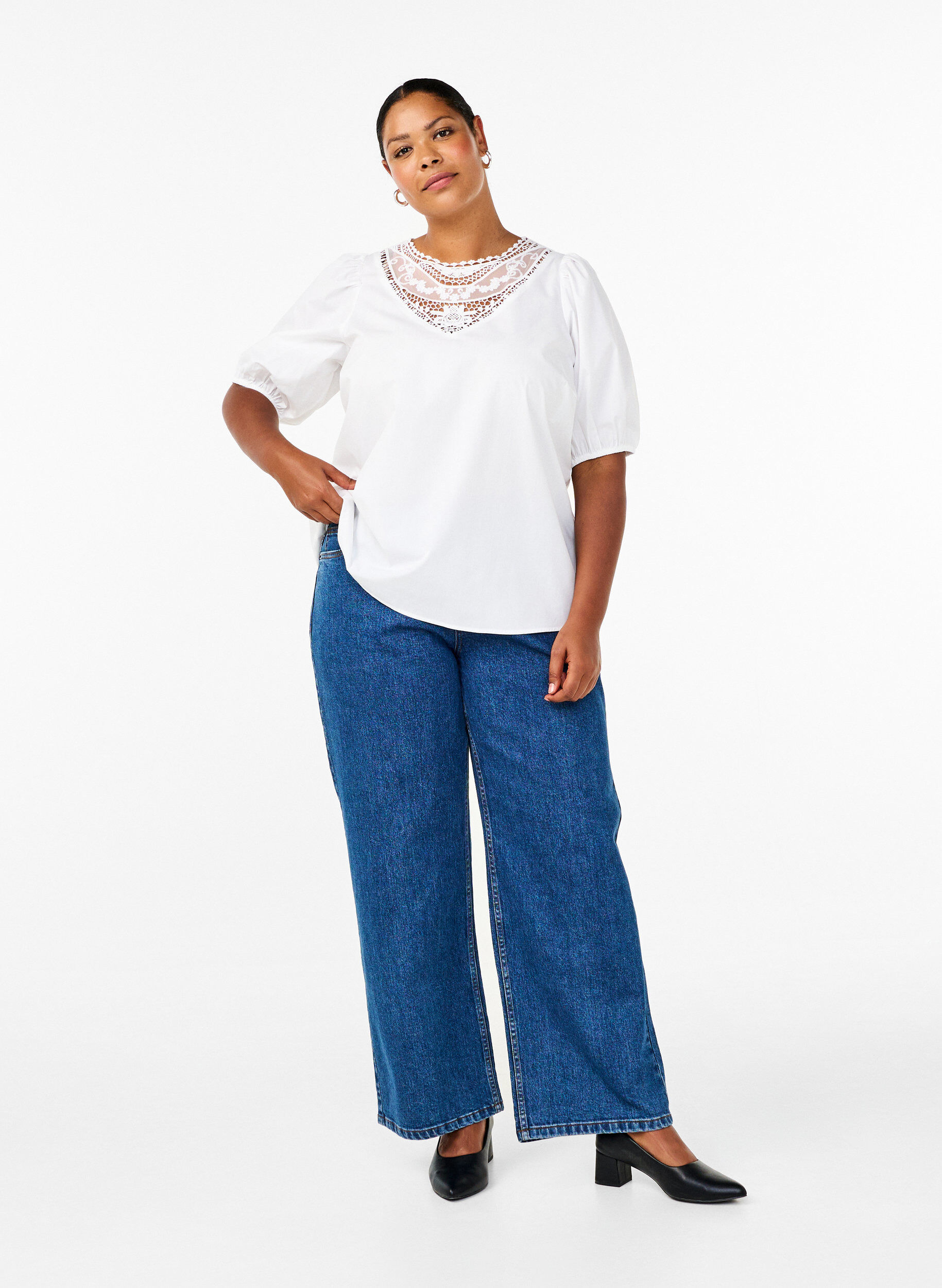 Zizzi Kurz&auml;rmelige Bluse mit Spitzendetail, Bright White, Model image number 2