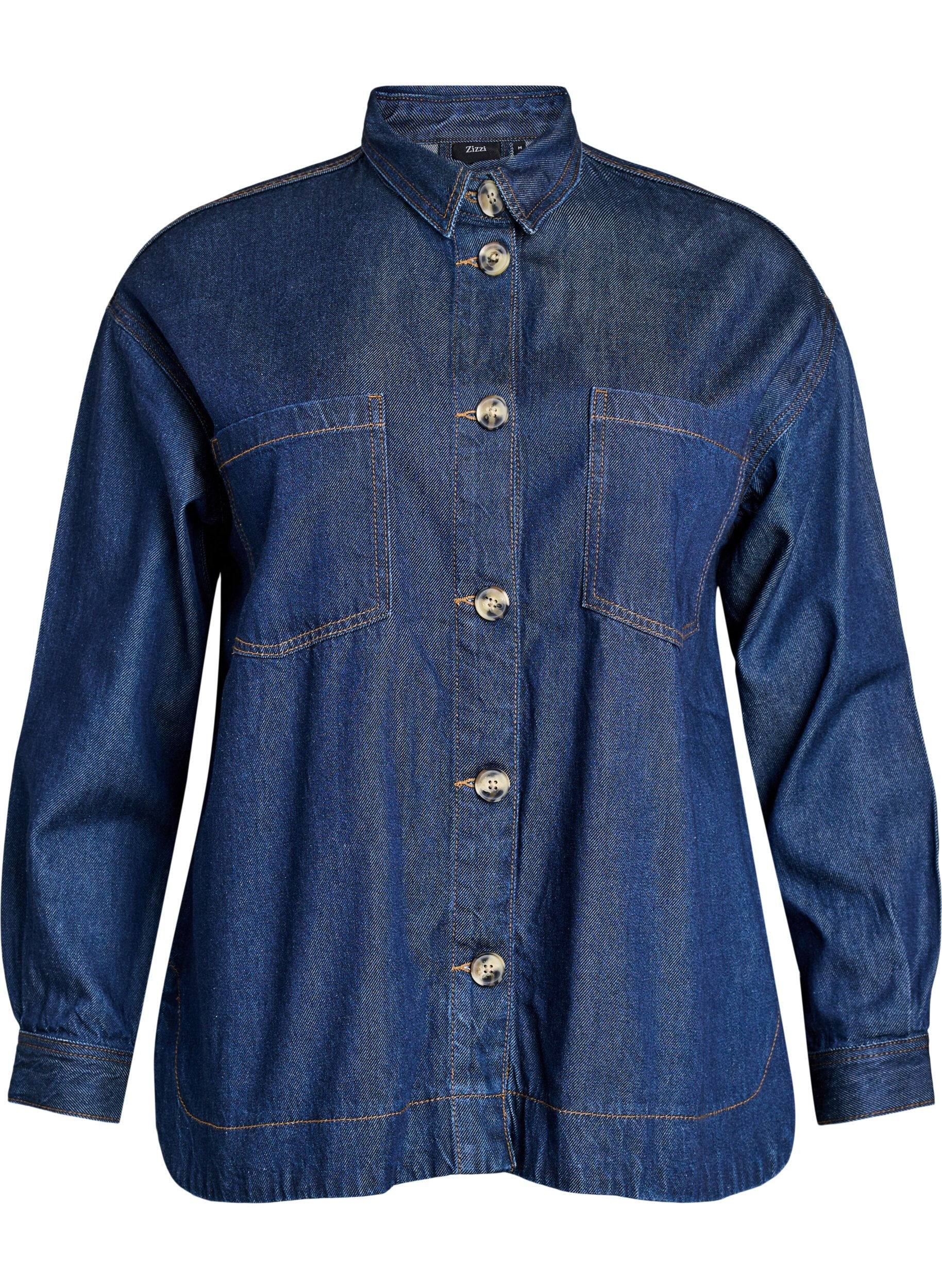 Chemise ample en jean avec des poches poitrine