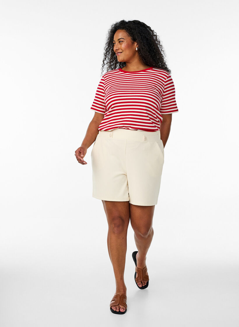 T-shirt ray&eacute; &agrave; texture c&ocirc;tel&eacute;e, Rouge, Model image number 1