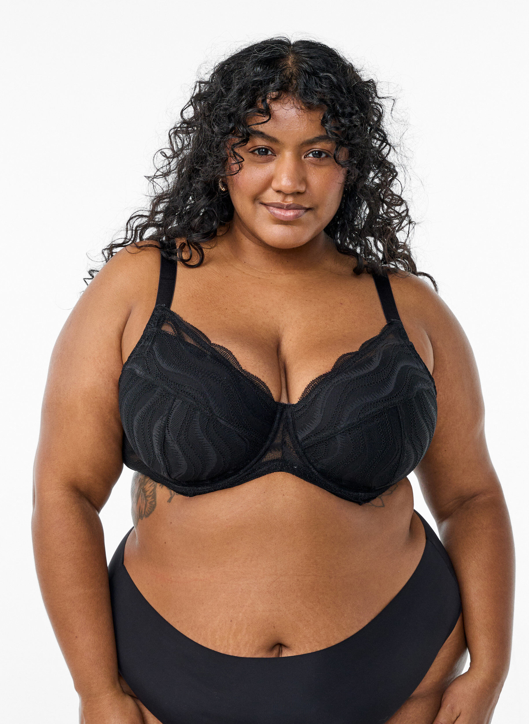 Wattierter BH mit Spitze, Schwarz, Model