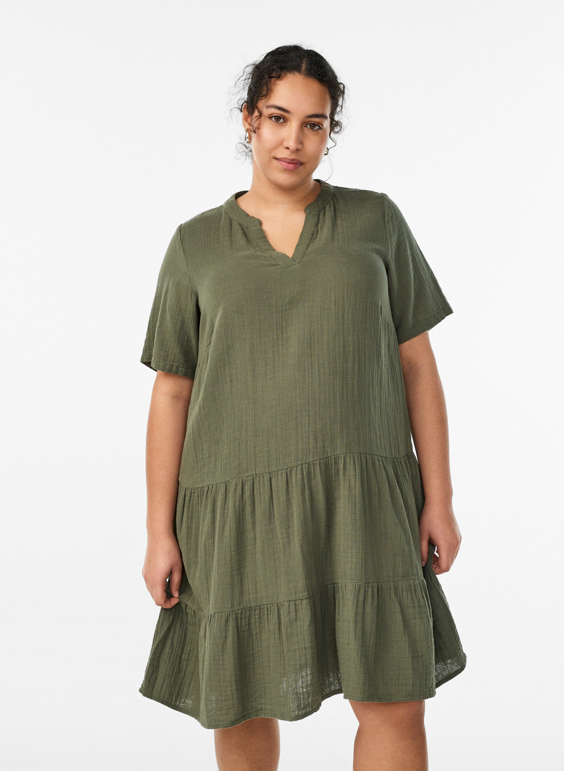 Robe courte &eacute;vas&eacute;e en mousseline de coton, Vert, Model