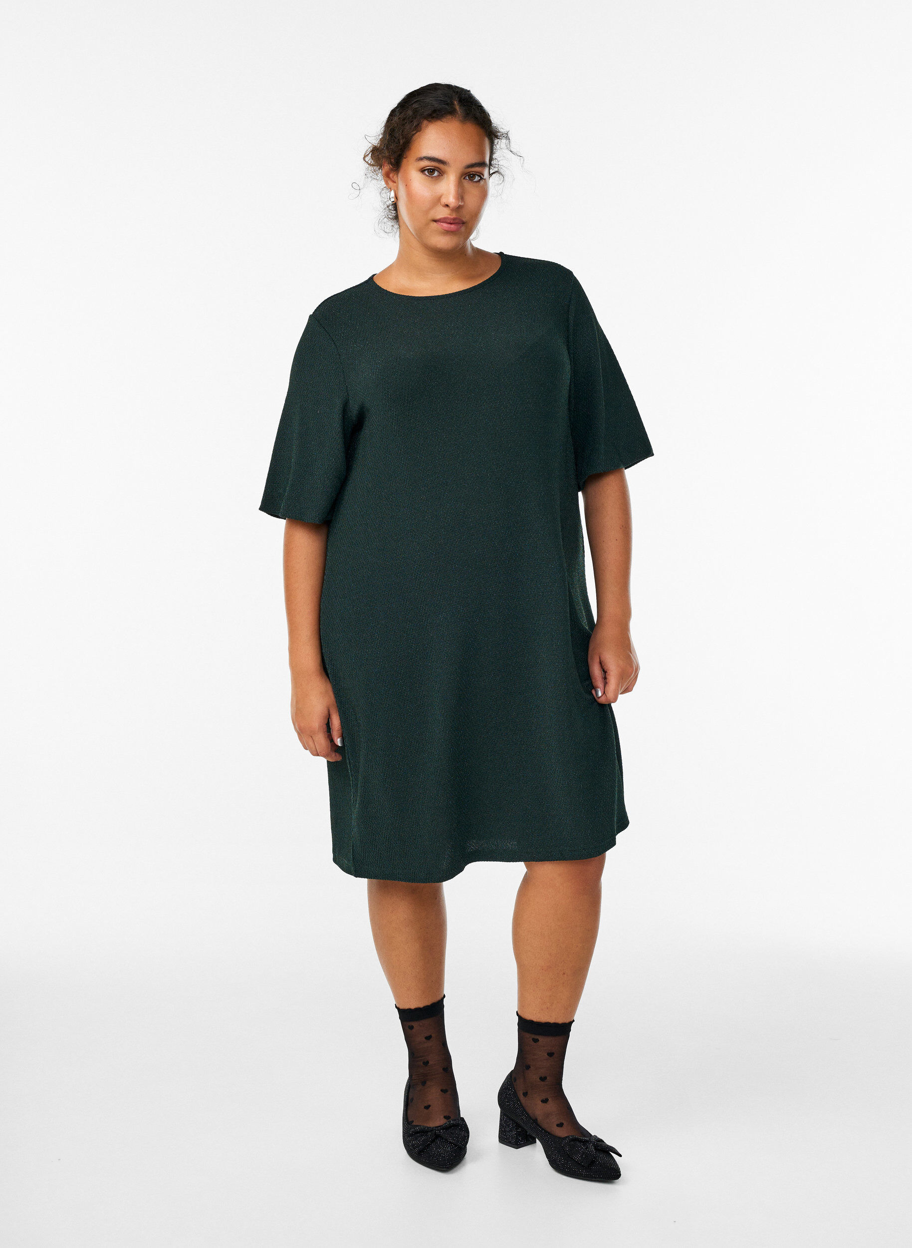 Zizzi Kurzes Kleid mit Glitzermuster, Gr&uuml;n, Model image number 1