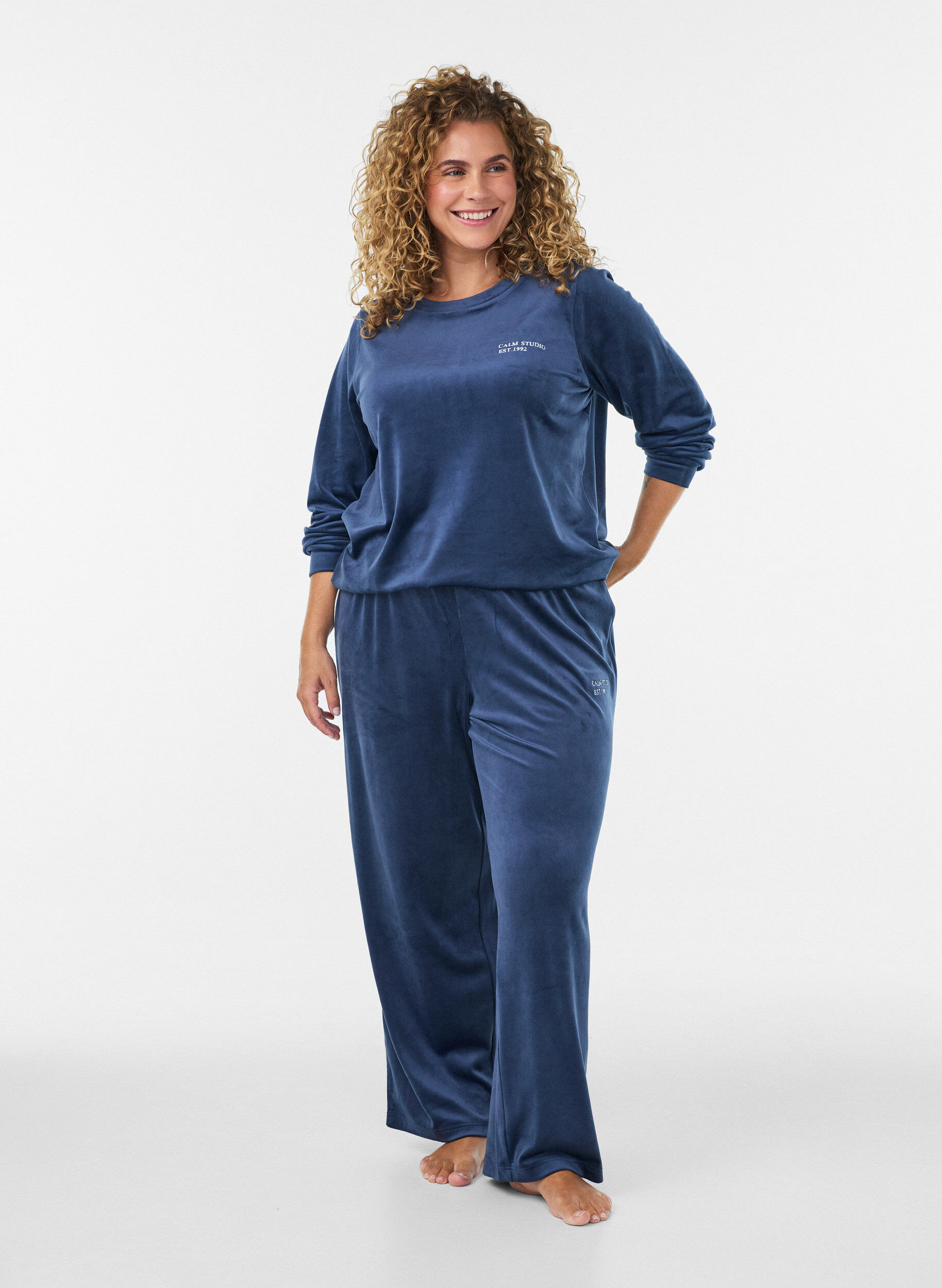 Pantalon en velours avec passepoil contrastant, Bleu, Model