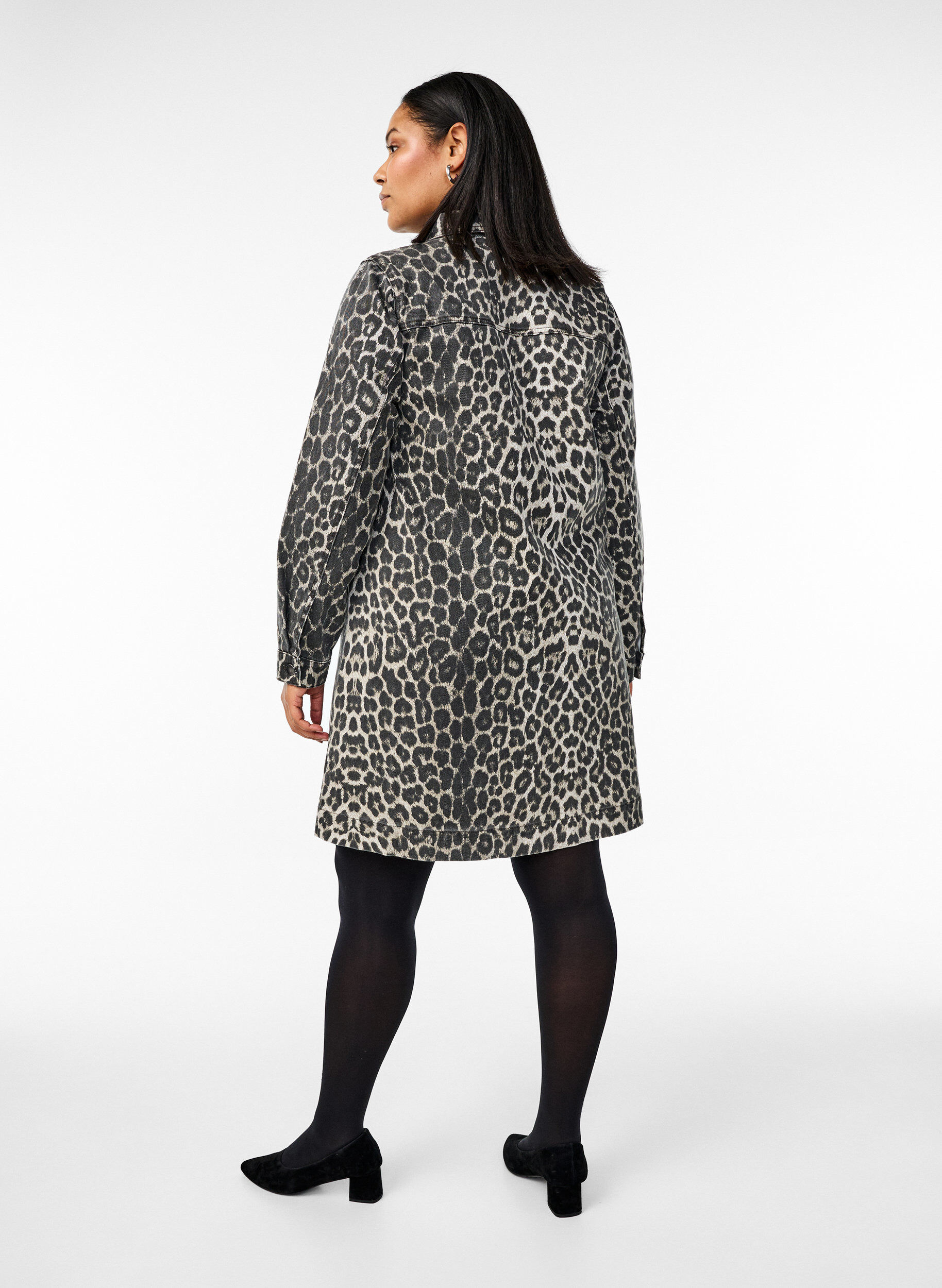 Zizzi Jeanskleid mit Leopardenmuster und langen &Auml;rmeln, Braun, Model image number 2