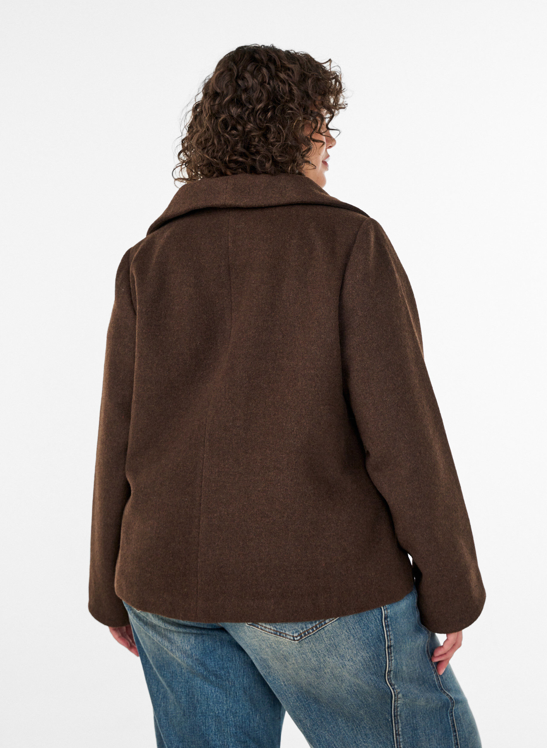 ZizziKurze Jacke mit asymmetrischer Knopfleiste, Braun, Model image number 2