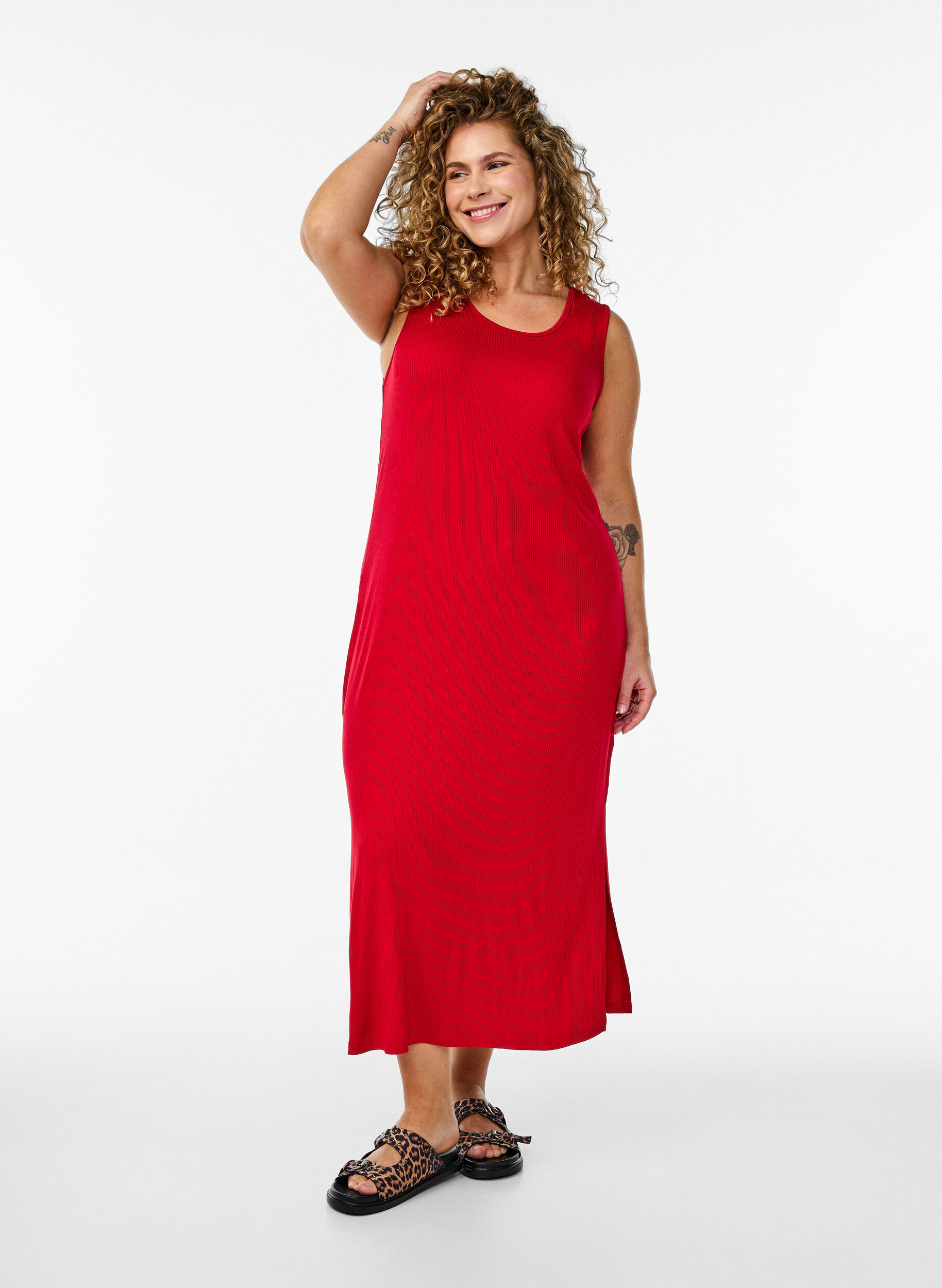 Robe c&ocirc;tel&eacute;e sans manches en viscose, Rouge, Model