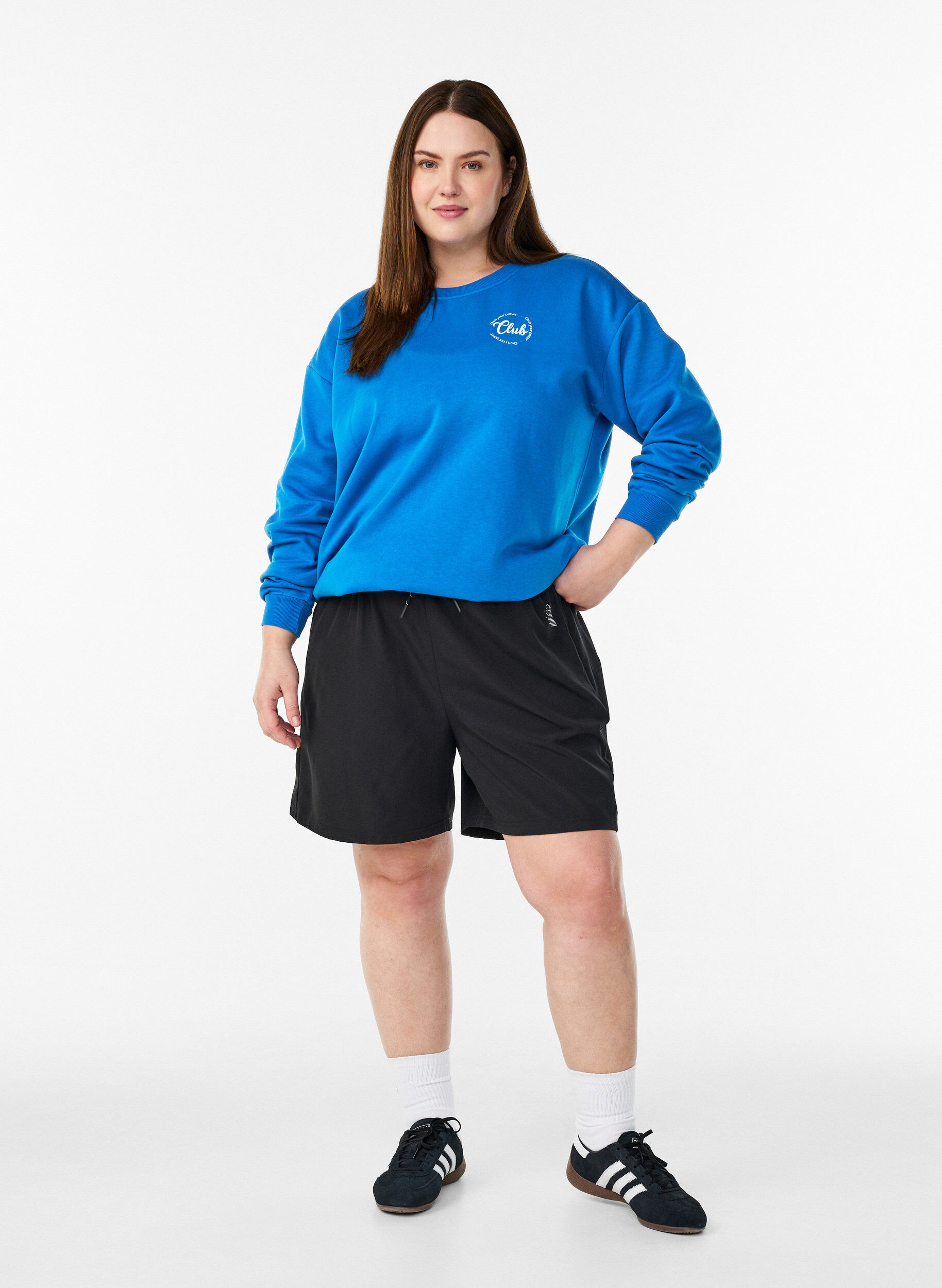 Zizzi Sweatshirt avec motif &agrave; l'avant, Bleu, Model image number 1