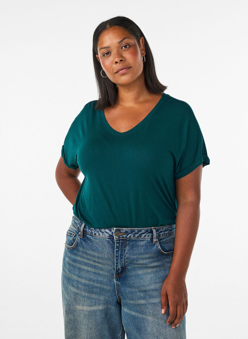 Basic T-Shirt aus Viskose mit V-Ausschnitt, Gr&uuml;n, Model image number 0