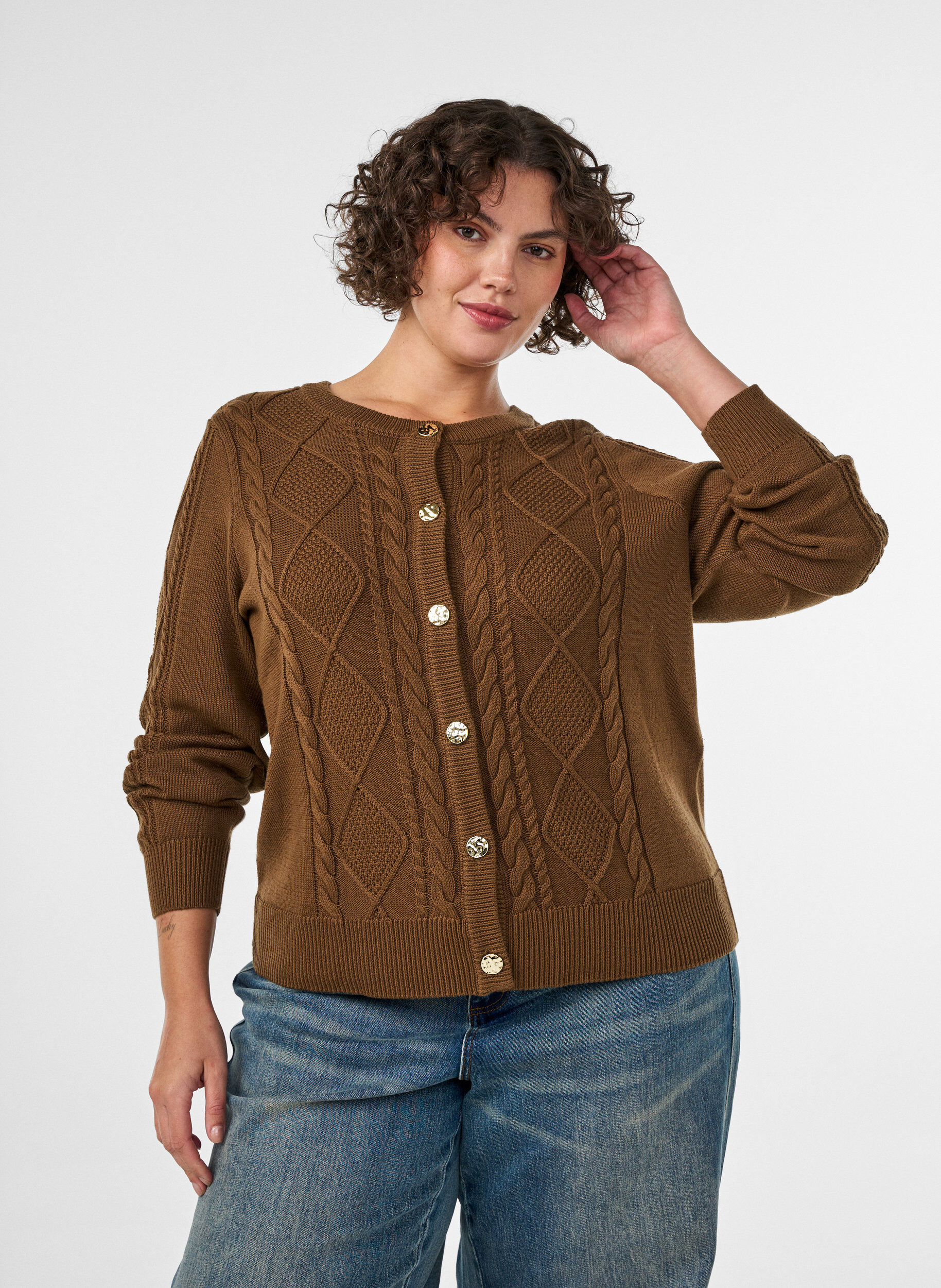 Cardigan en maille torsad&eacute;e avec boutons d&eacute;coratifs, Marron, Model
