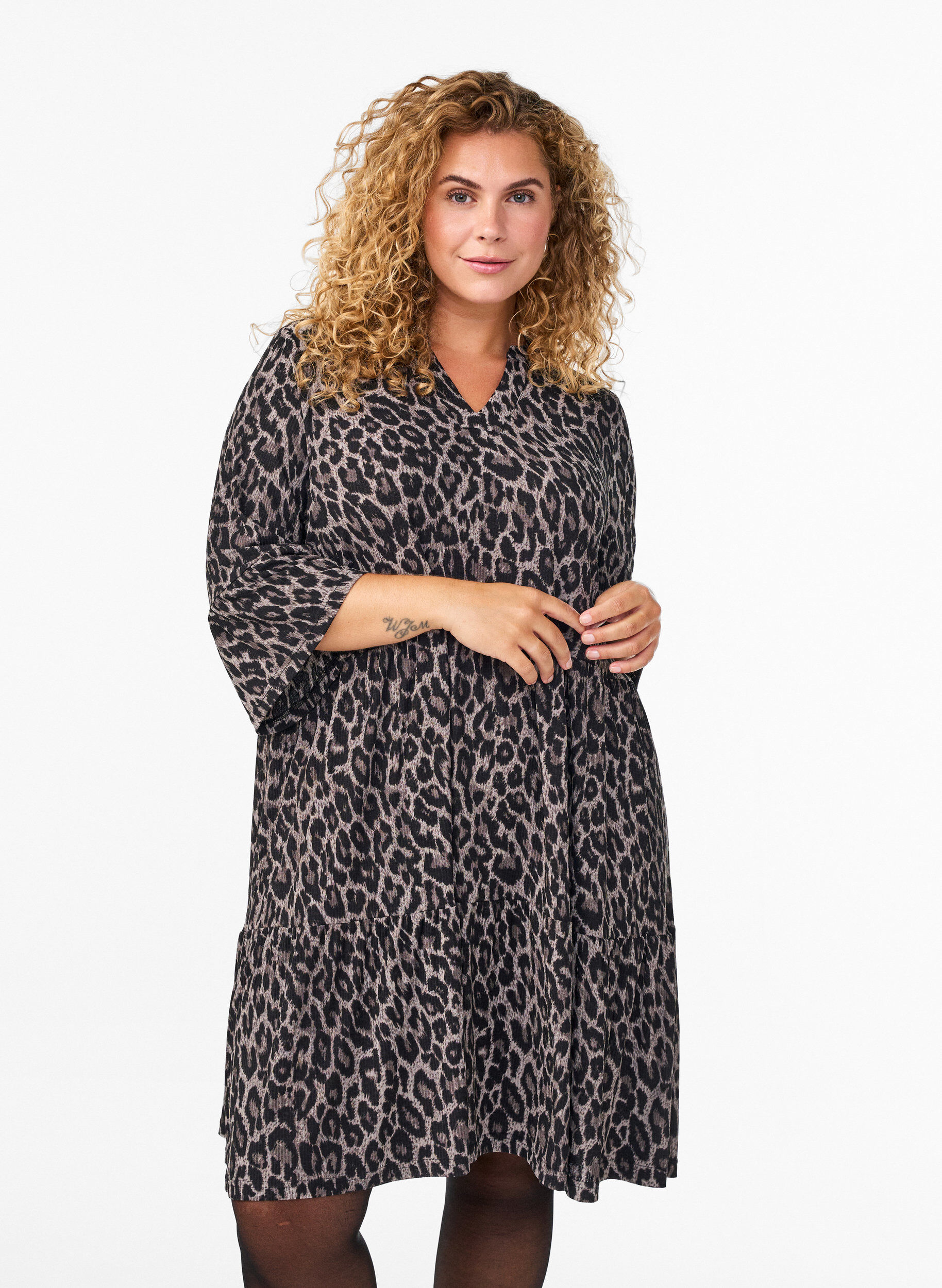 Zizzi Robe trap&egrave;ze courte &agrave; imprim&eacute; l&eacute;opard, Gris anthracite, Model image number 0