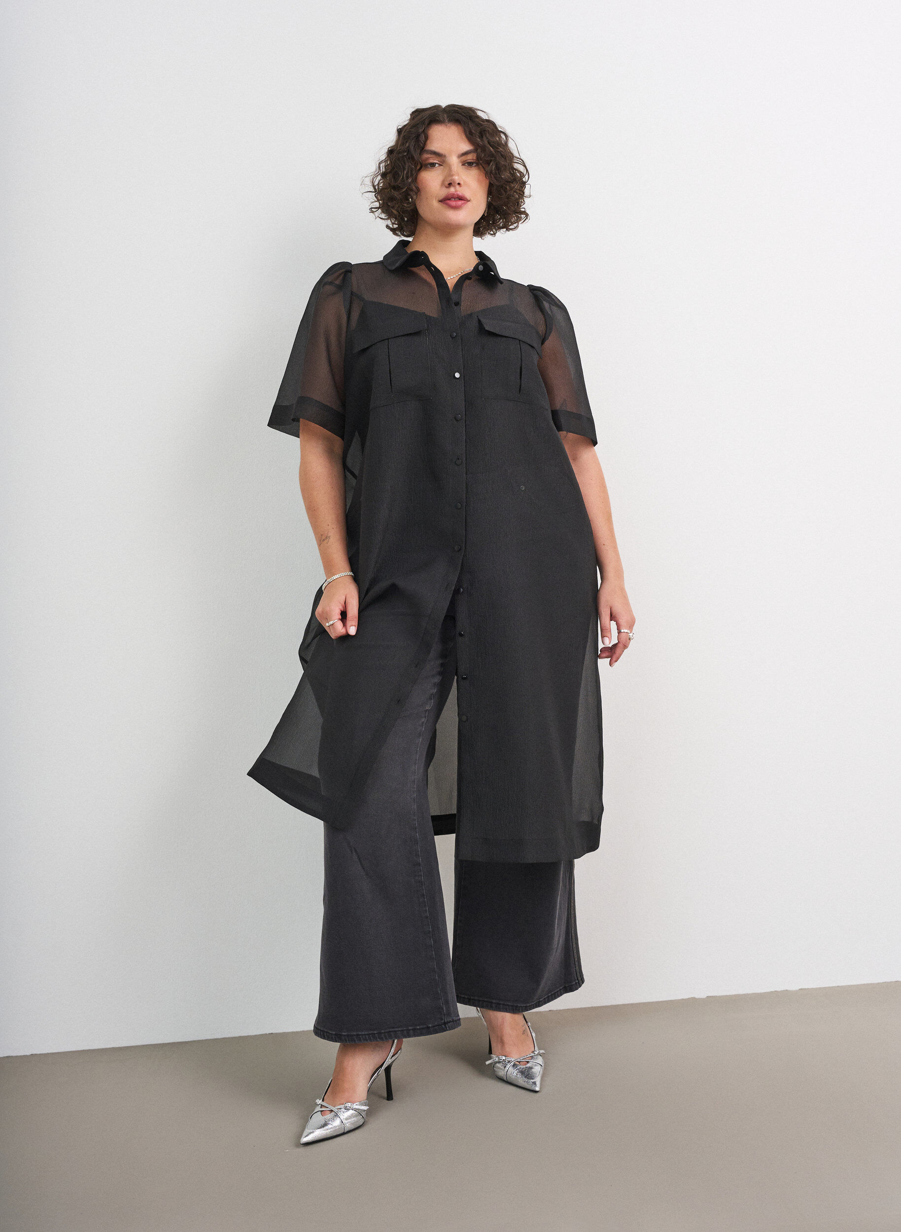ZizziKleid aus Organza mit Brusttaschen und Puff&auml;rmeln, Schwarz, Model image number 1