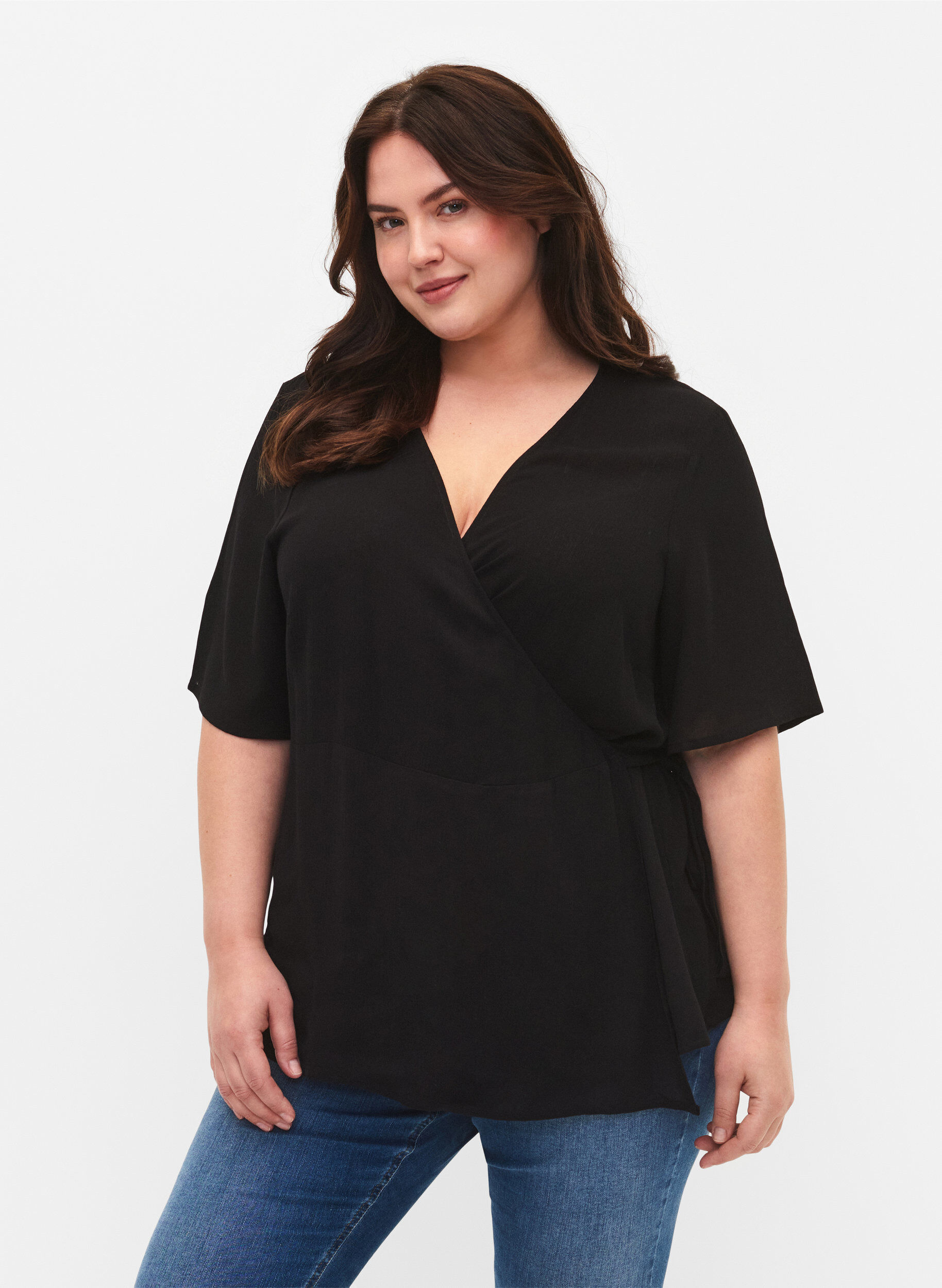 Zizzi Bluse aus Viskose mit Wickel-Optik, Black, Model image number 0