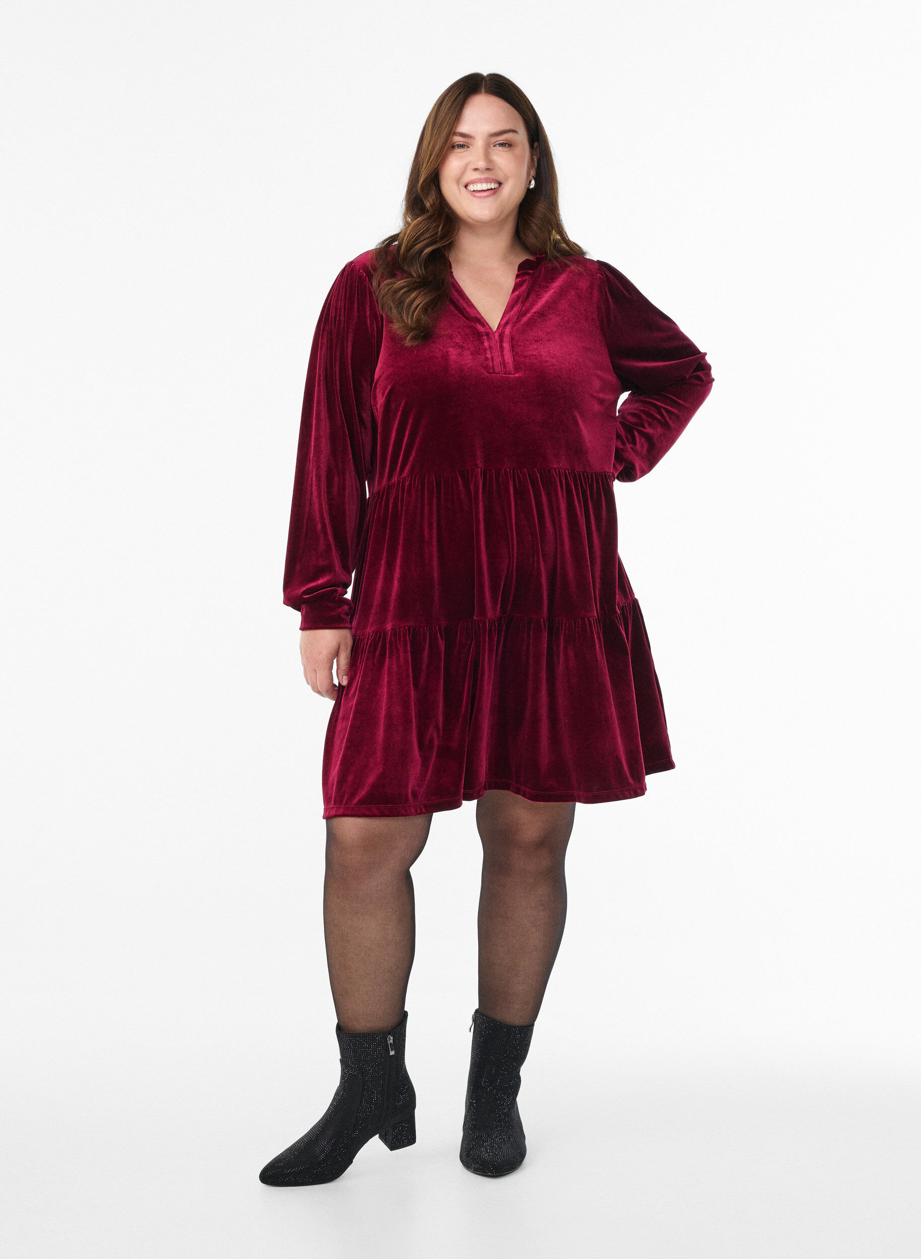 Zizzi Kurzes Kleid aus Velours mit R&uuml;schenkragen und langen &Auml;rmeln, Rot, Model image number 1