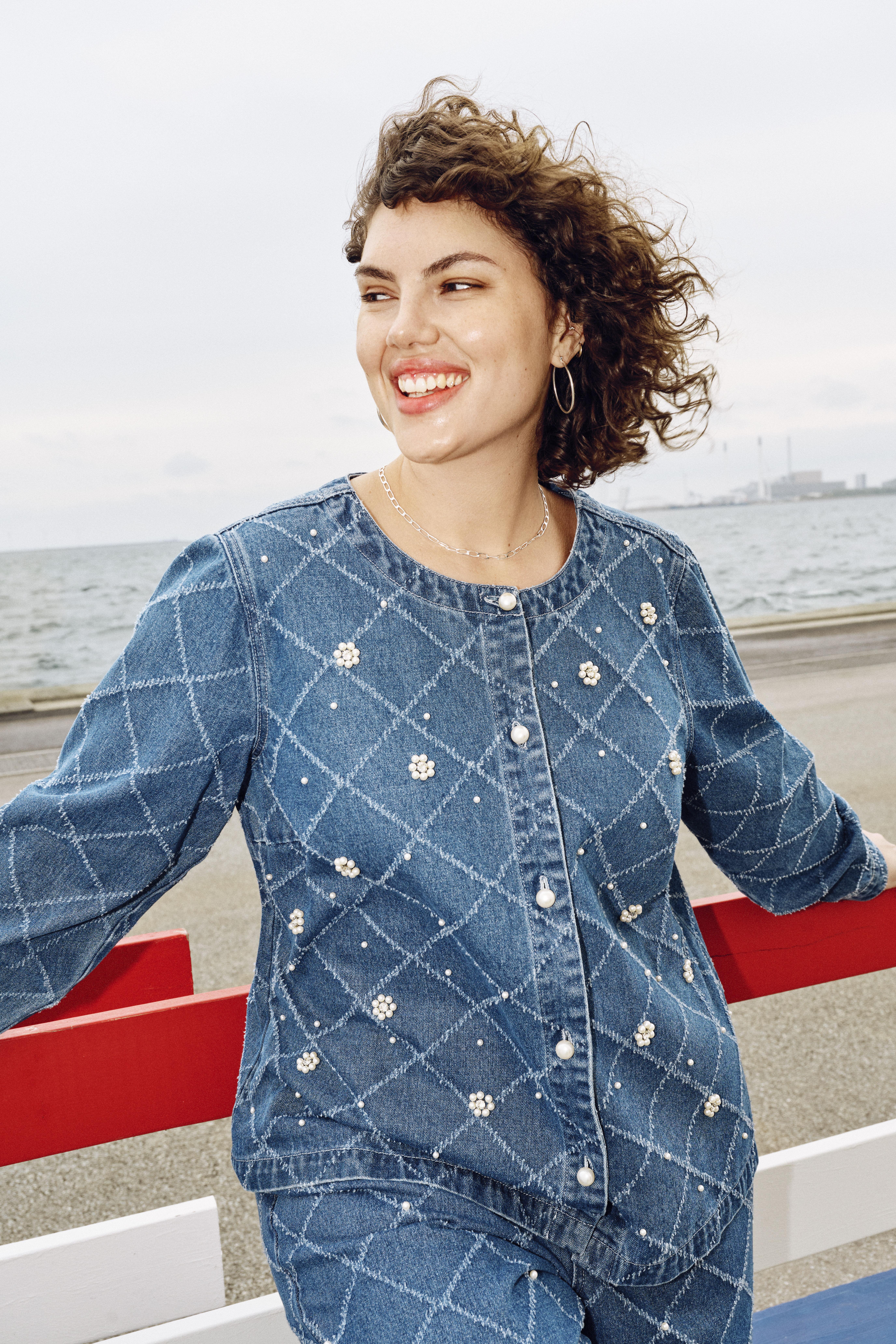 Zizzi Jeansset mit Perlenverzierung, , Model