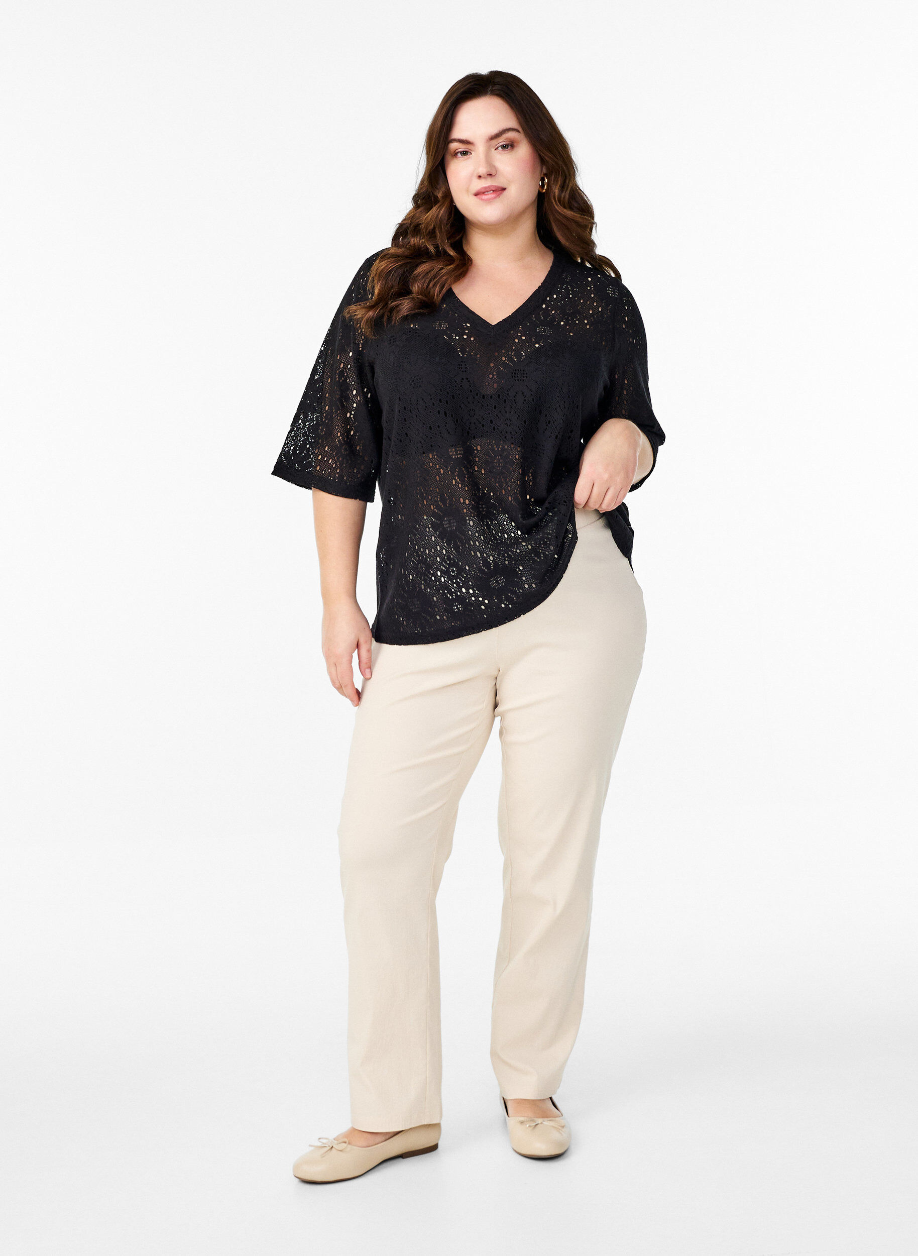 Zizzi Bluse mit Lochmuster und kurzen &Auml;rmeln, Schwarz, Model image number 1