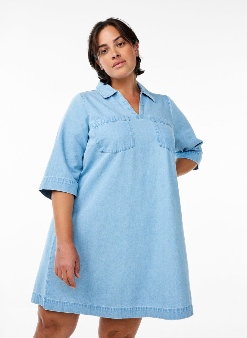 Courte robe en denim avec un col et un col en V, Bleu Clair, Model image number 0