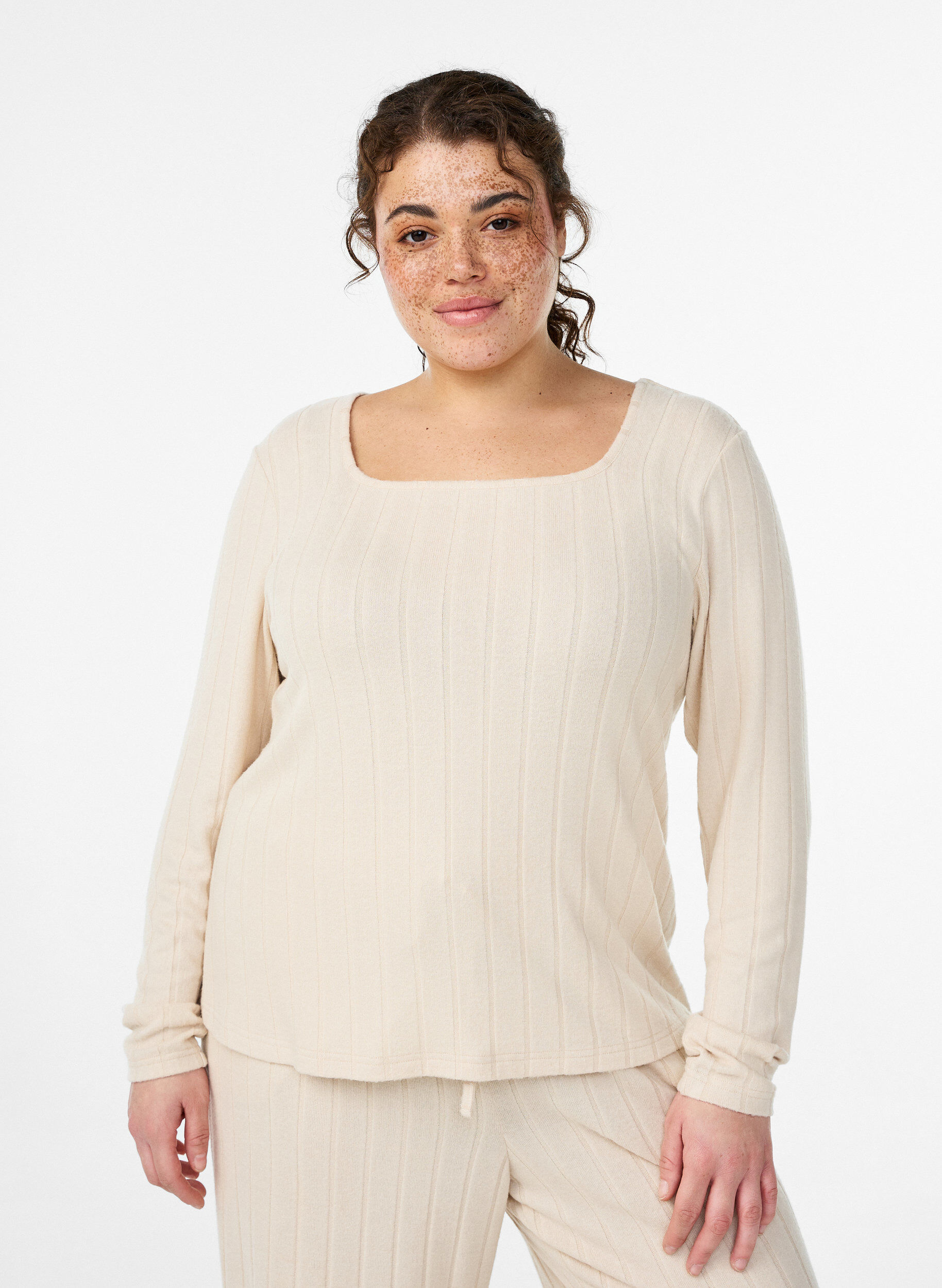 Zizzi Bluse aus Jersey mit eckigem Ausschnitt und Rippstruktur, Beige, Model image number 0