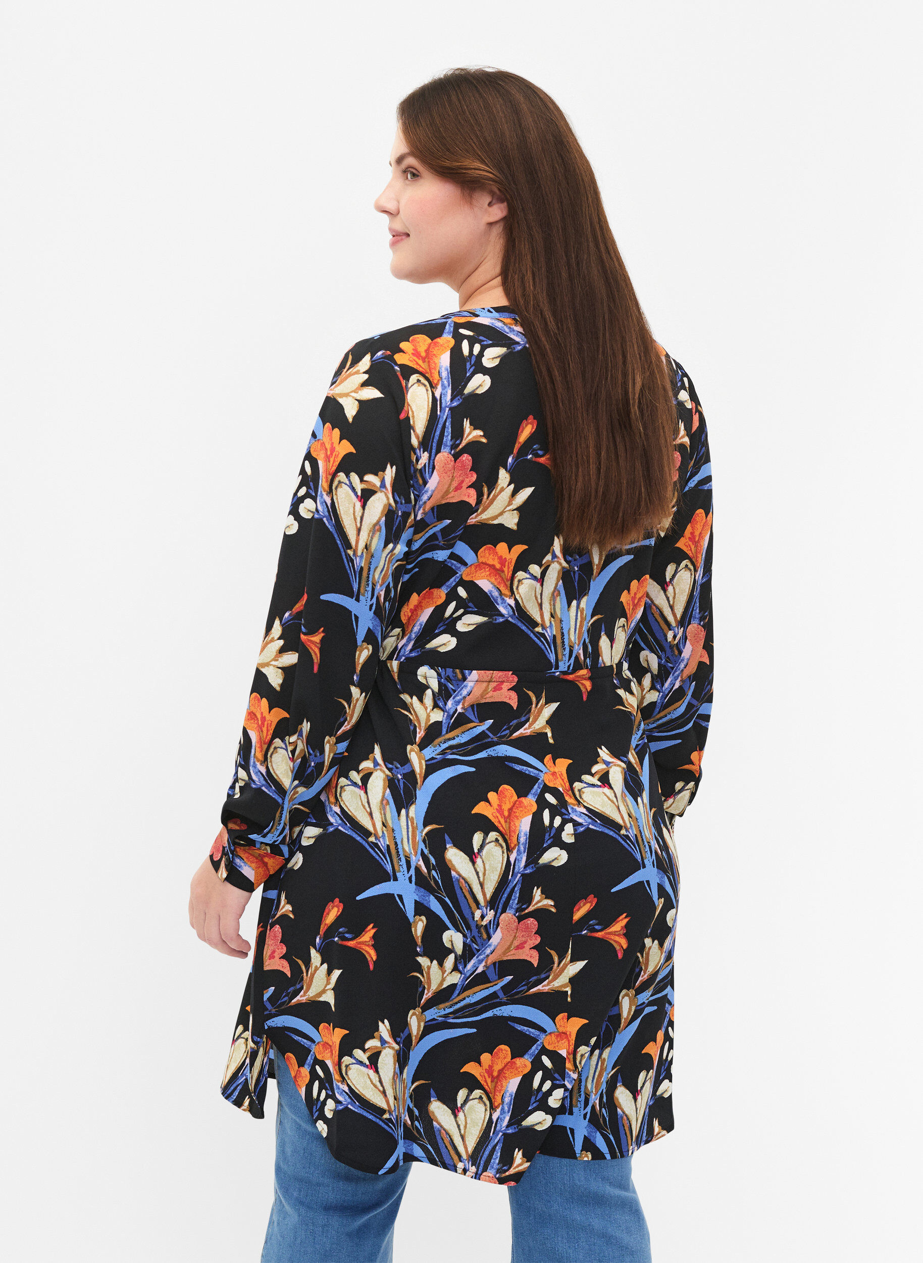 Zizzi Bedrucktes Kleid mit Kordelzug in der Taille, Black Flower AOP, Model image number 1